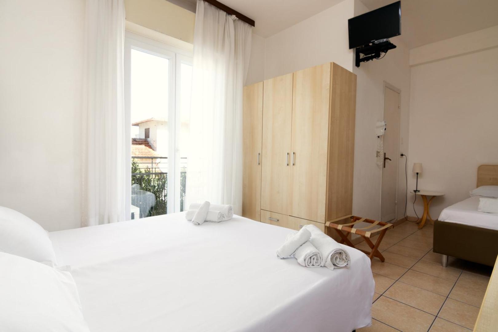 Classic Triple Room - Photo 4