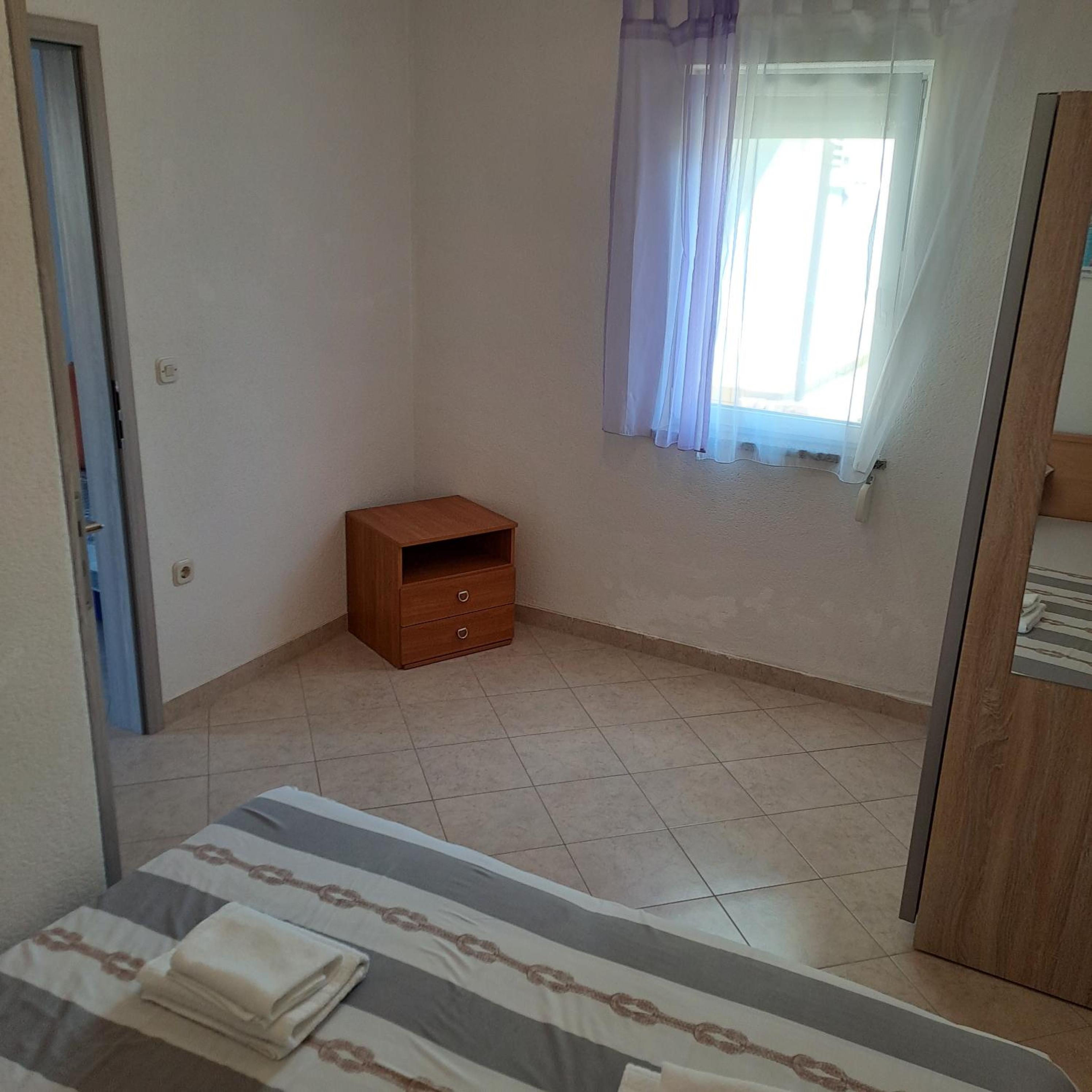 Apartment with Terrace - Photo 19