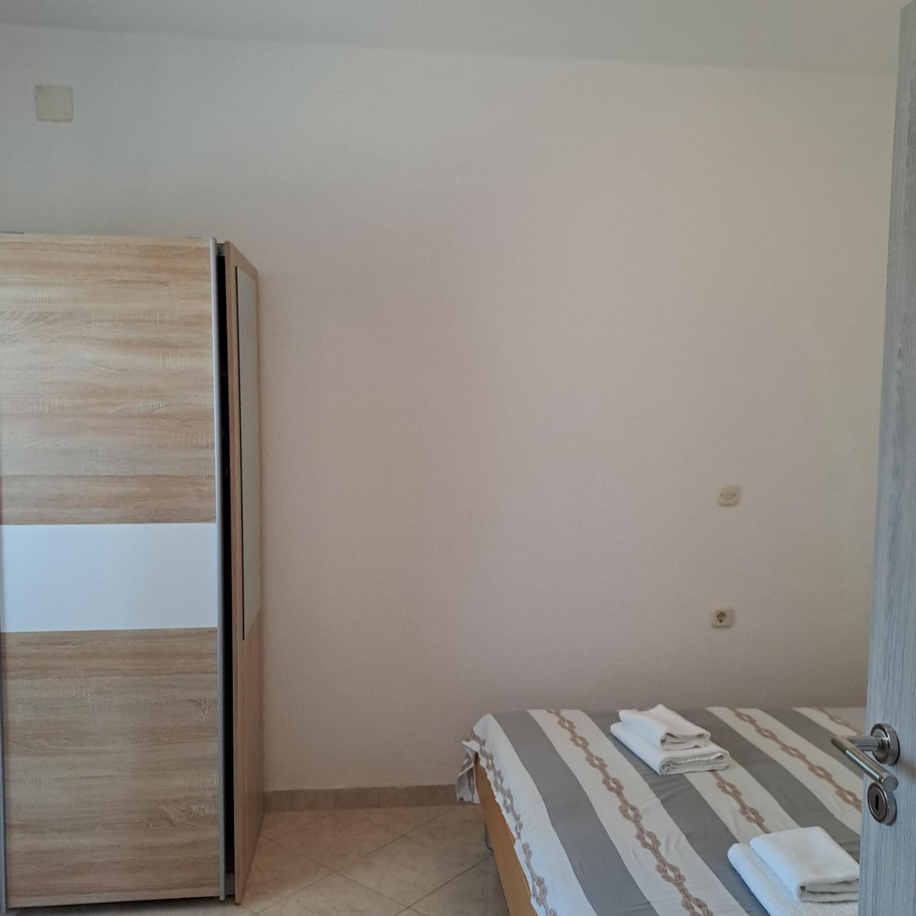 Apartment with Terrace - Photo 20