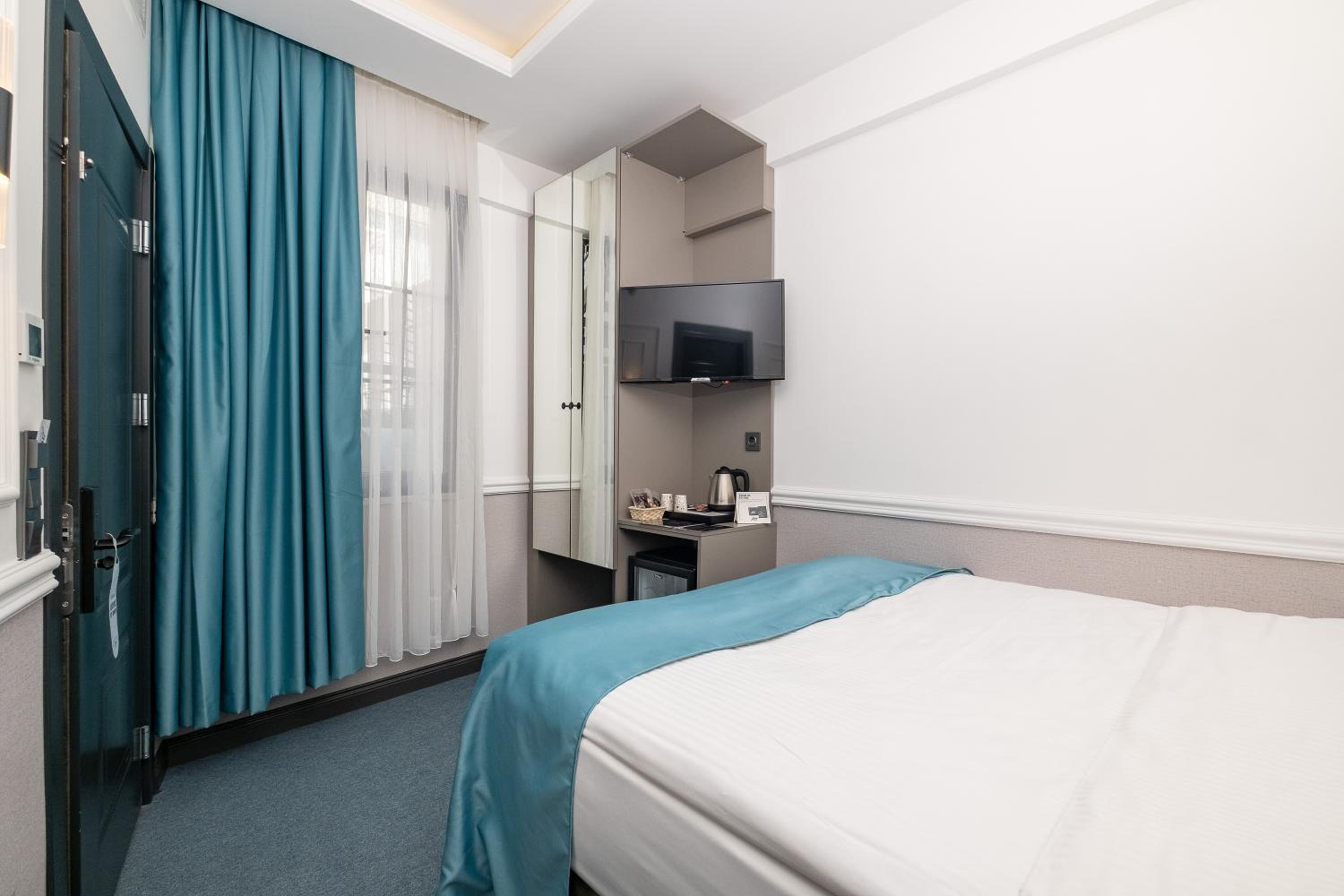 Budget Double Room photo 1