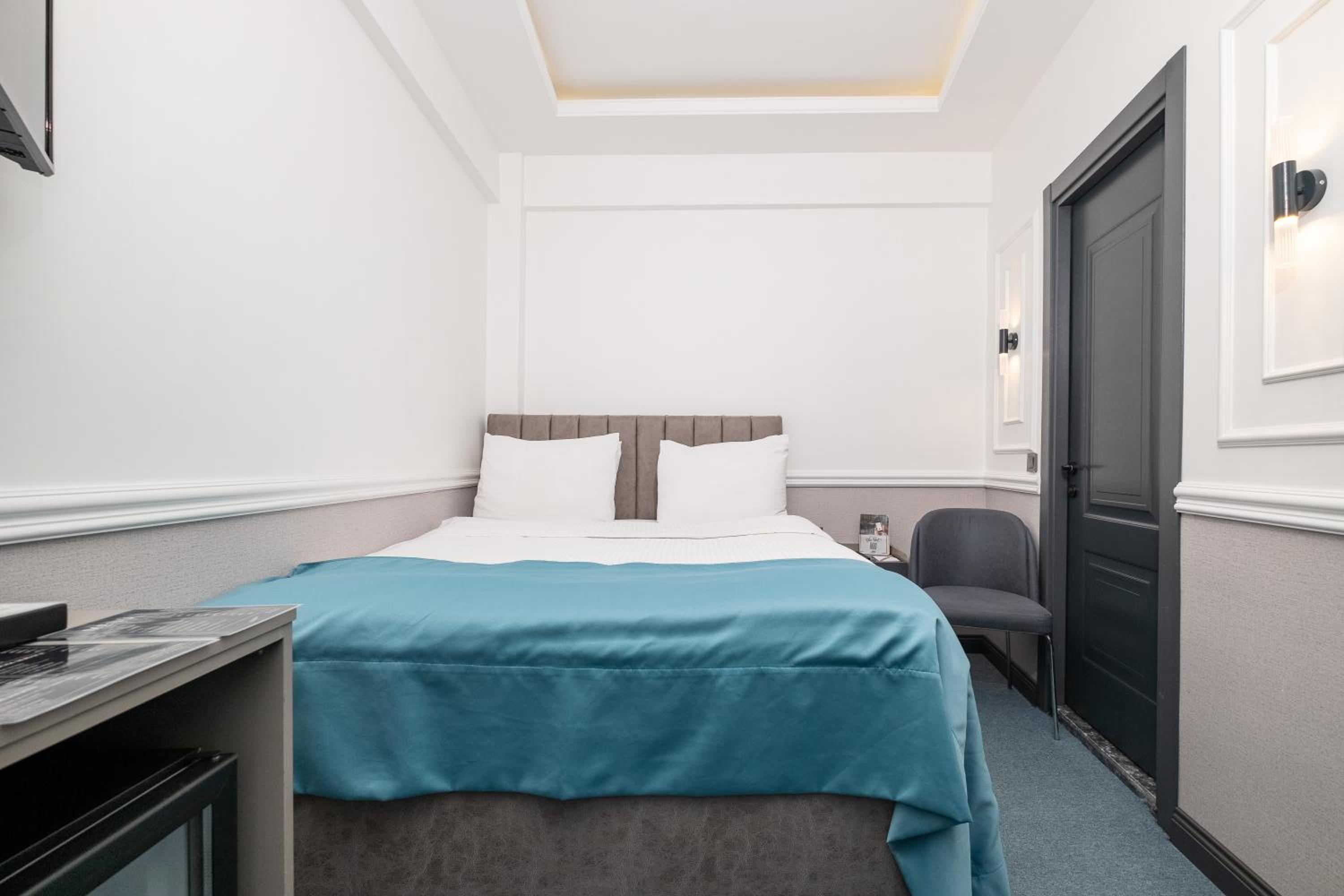 Budget Double Room photo 2