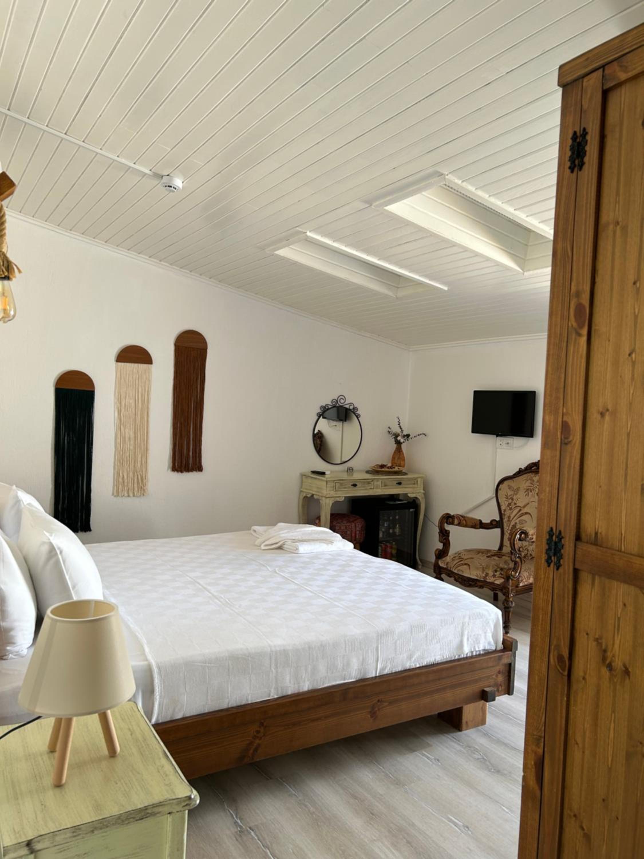 Deluxe Room - Photo 24