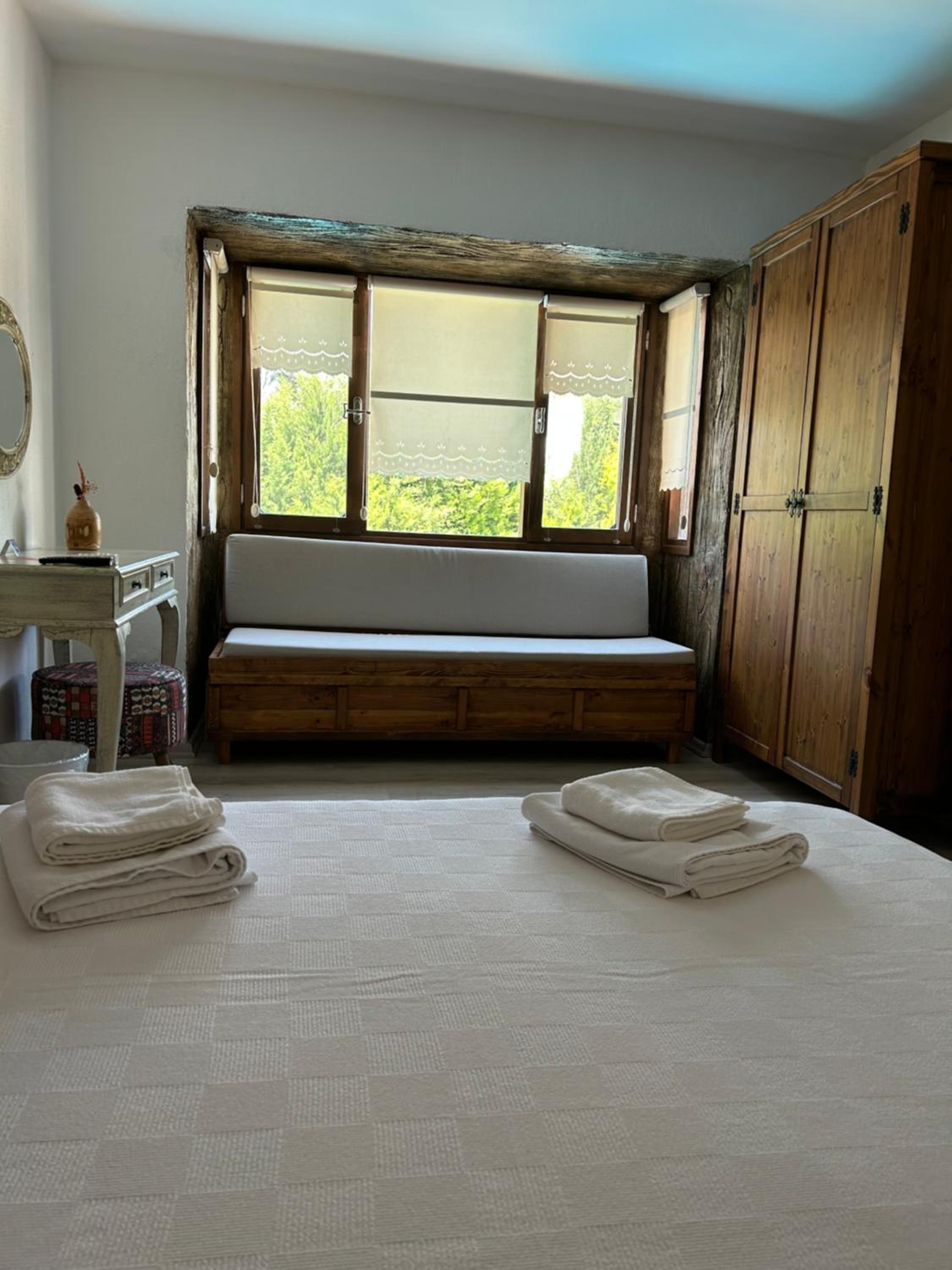Deluxe Room - Photo 21