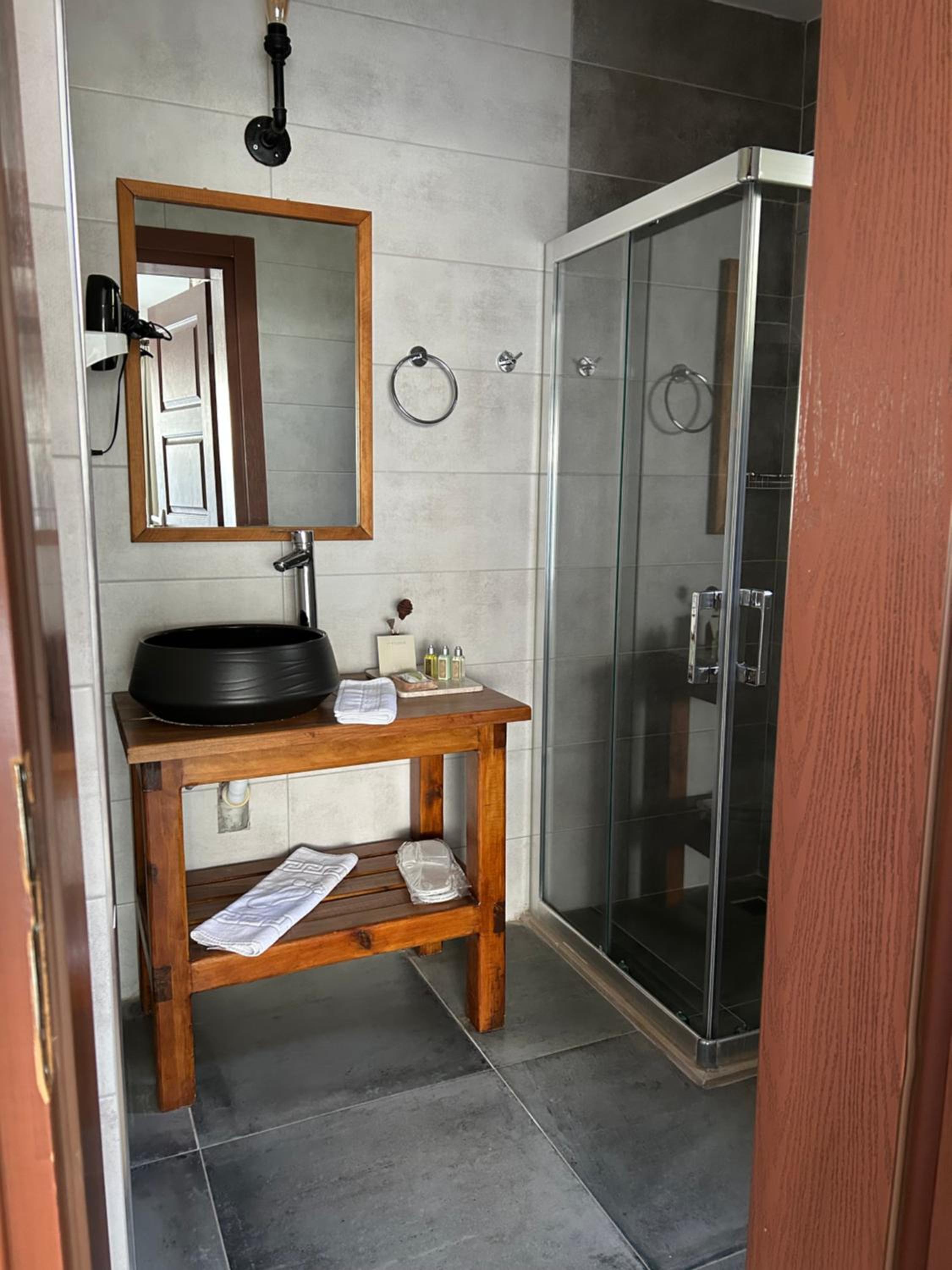 Deluxe Room - Photo 19