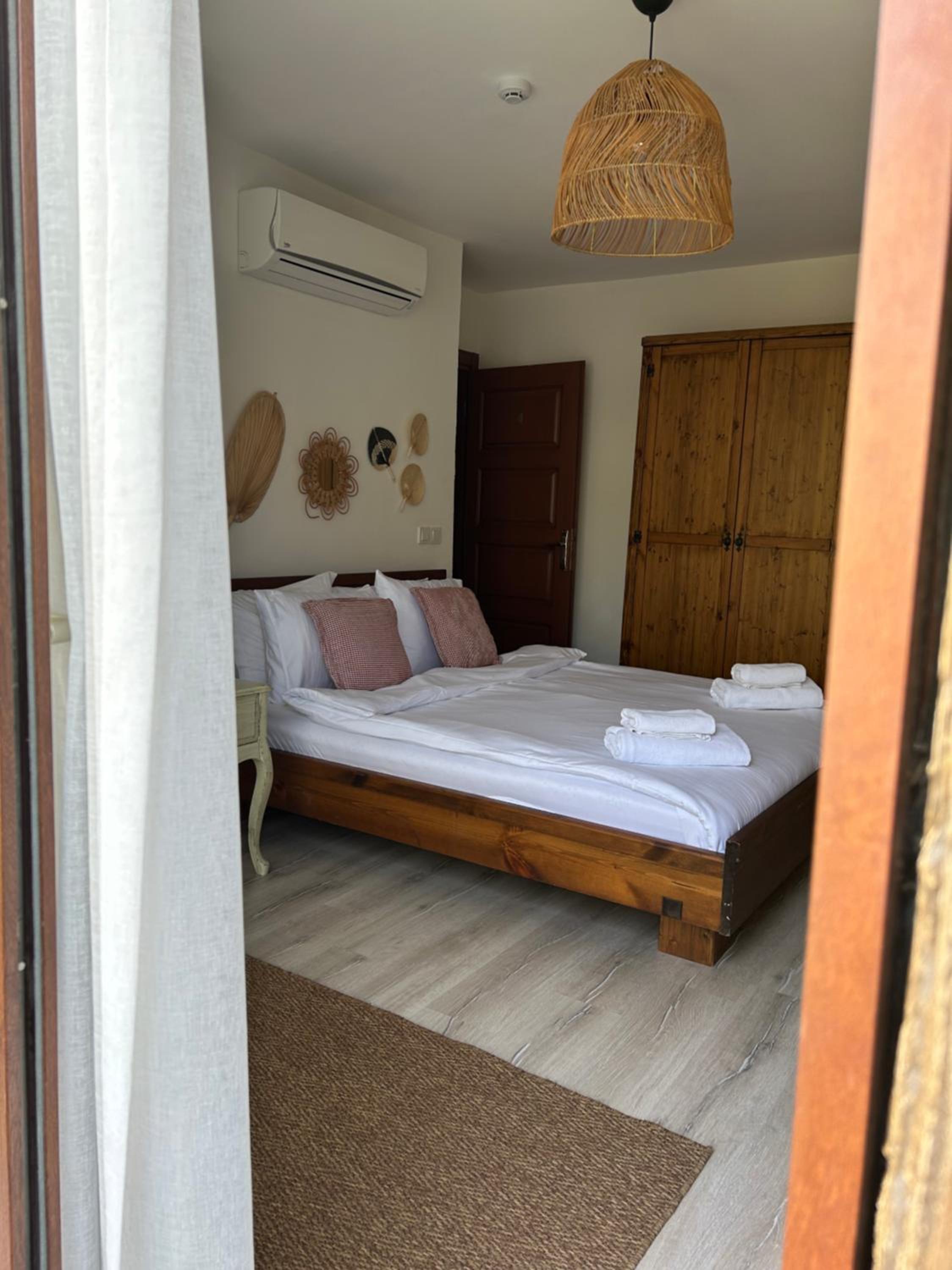 Deluxe Room - Photo 15