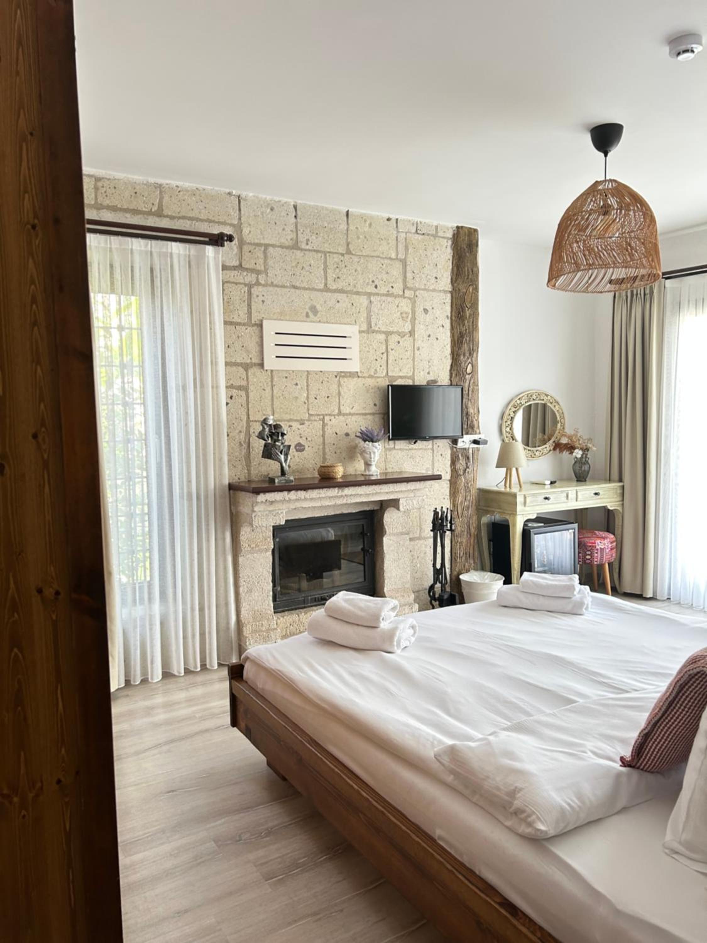 Deluxe Room - Photo 14
