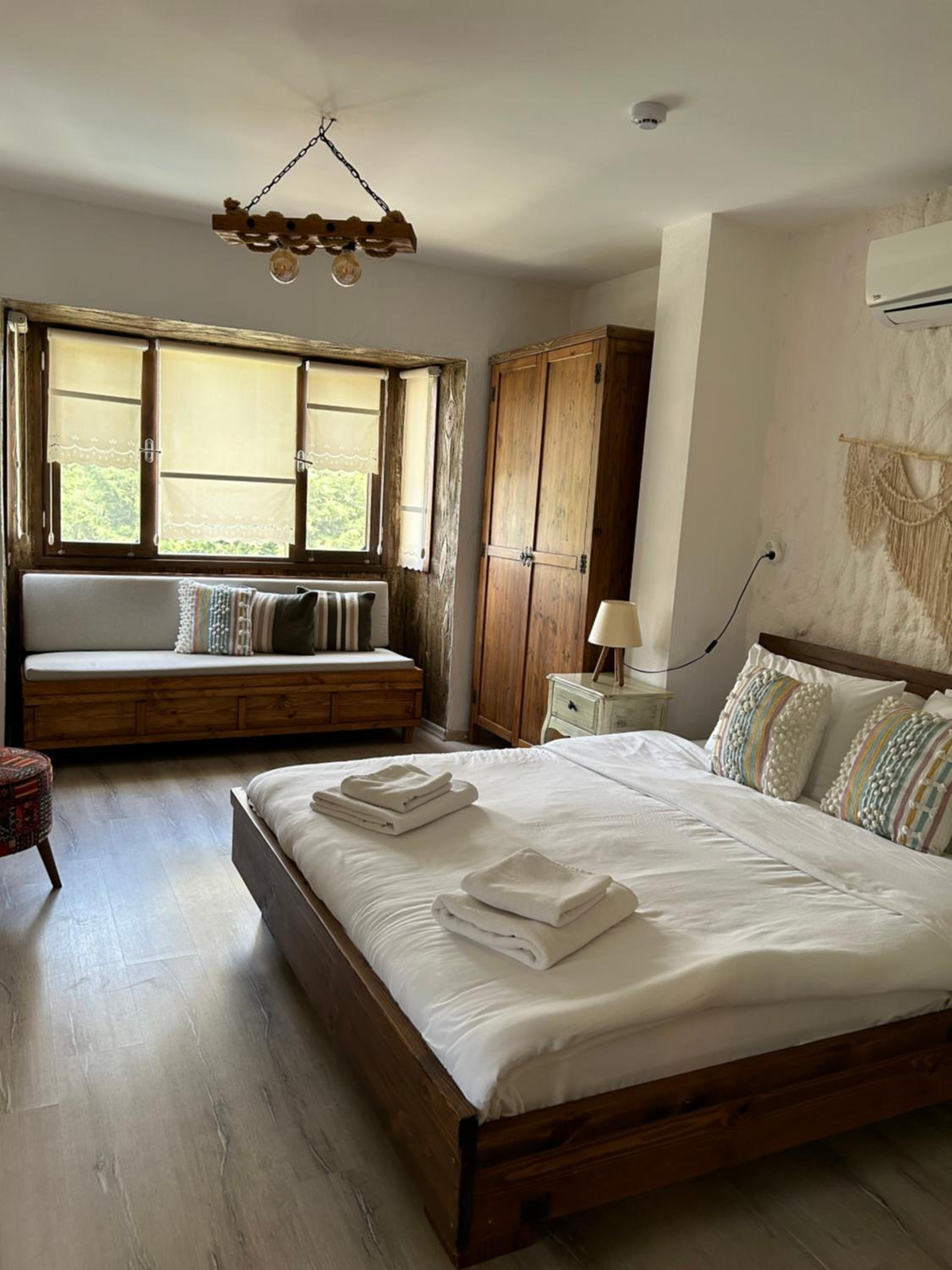 Deluxe Room - Photo 10
