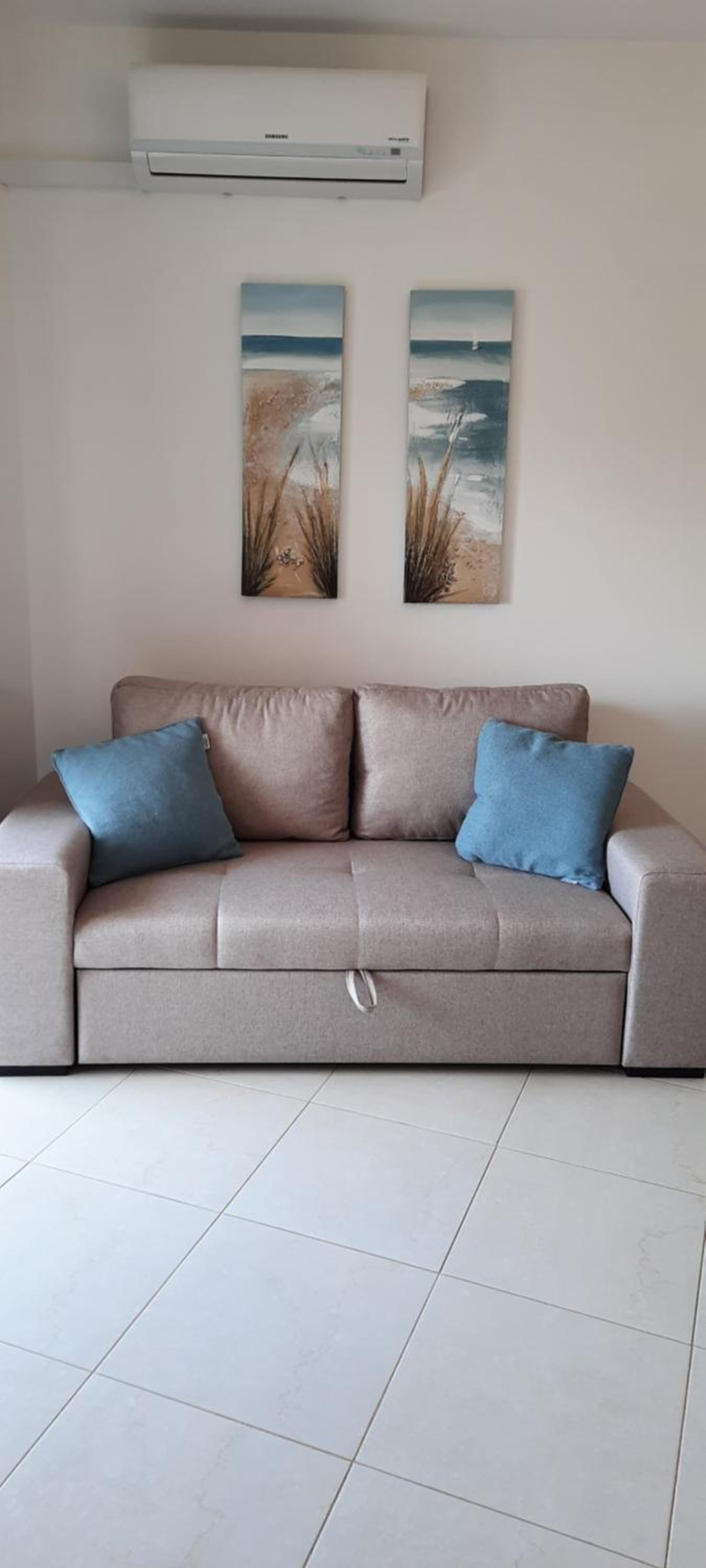 One-Bedroom Apartment photo 2
