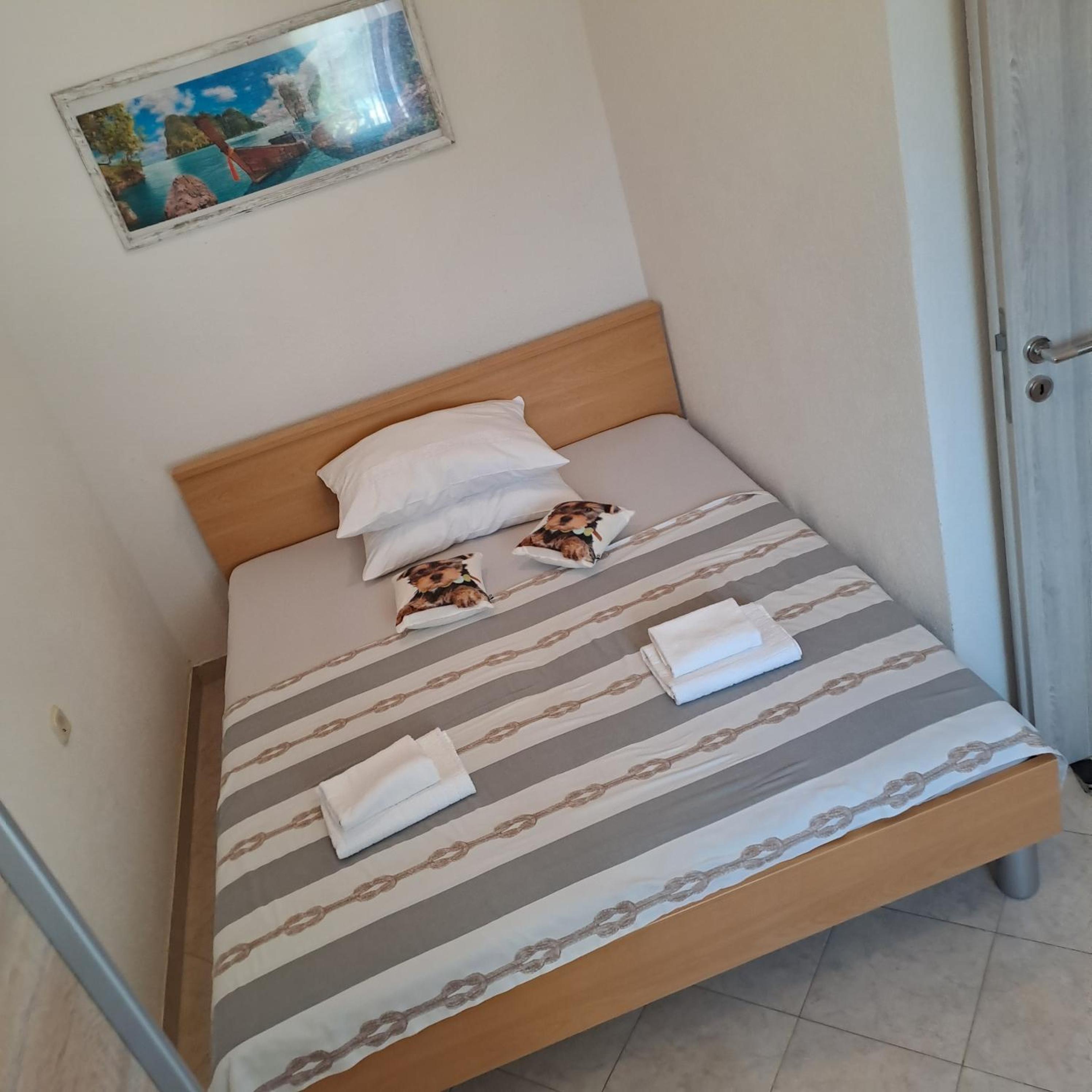 Apartment with Terrace - Photo 16