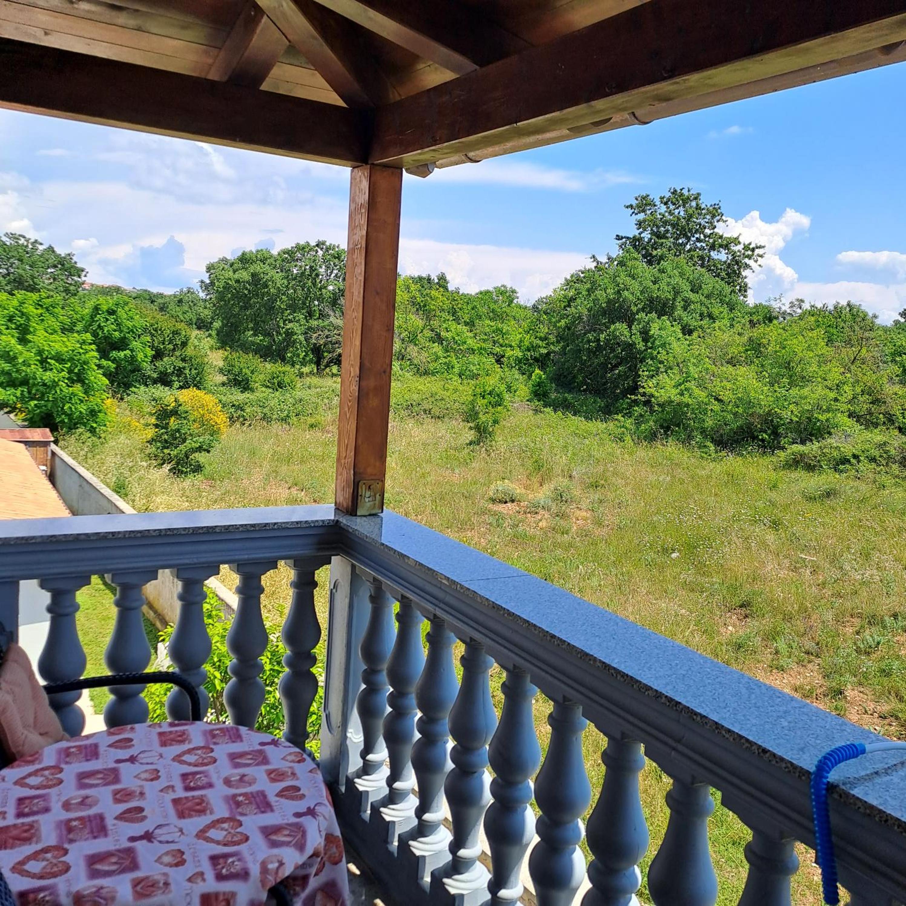 Studio with Balcony - Photo 8