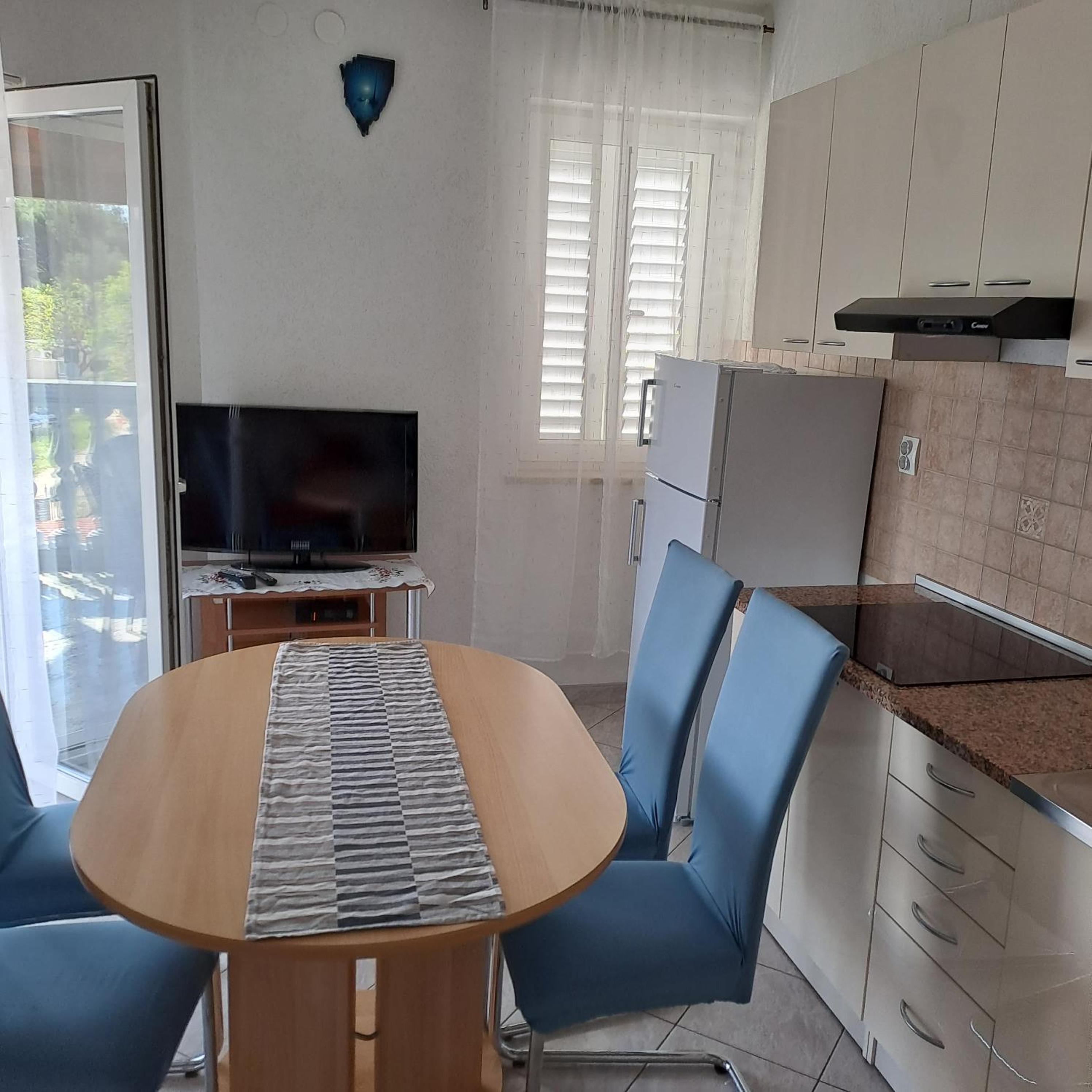 Apartment with Balcony - Photo 15