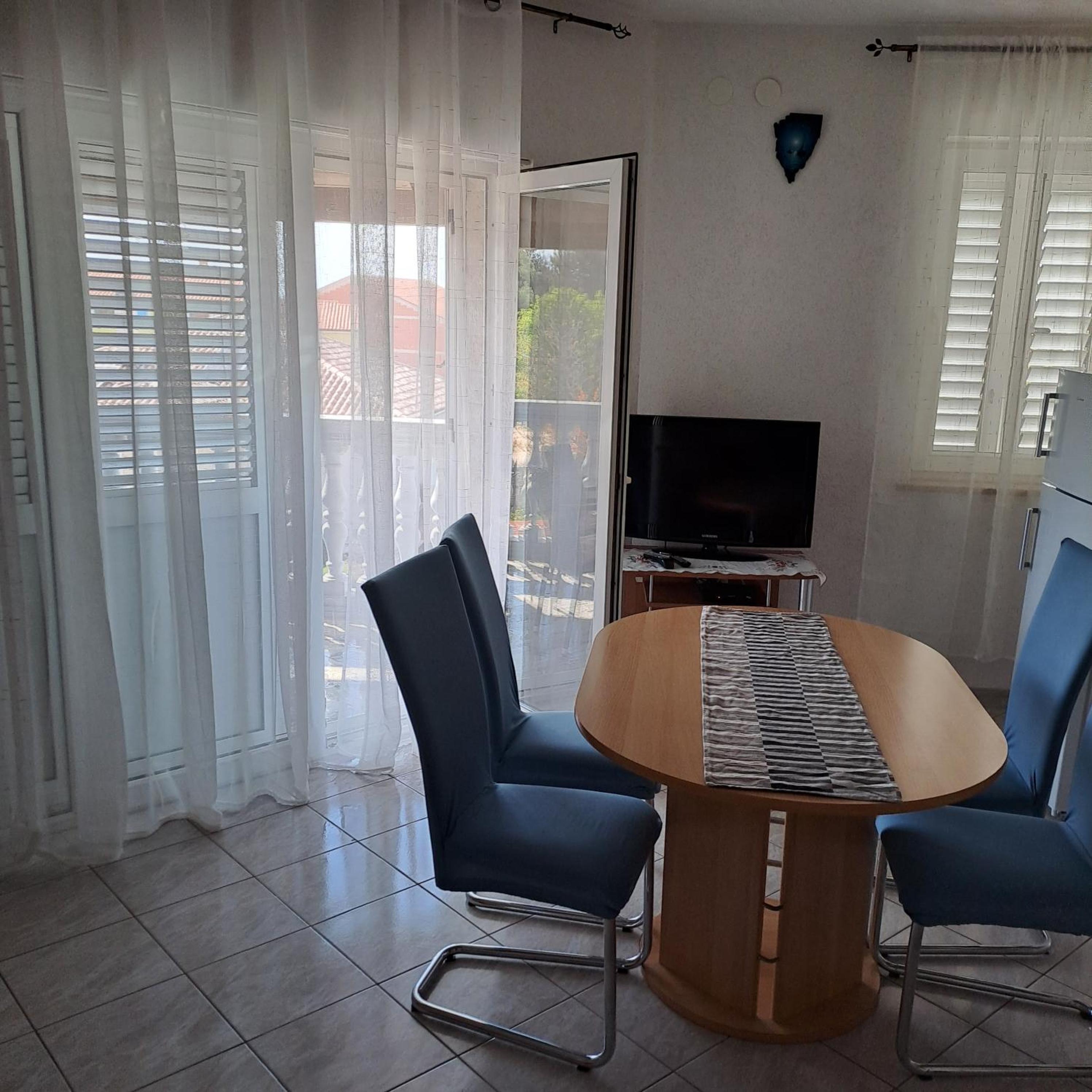 Apartment with Balcony - Photo 45