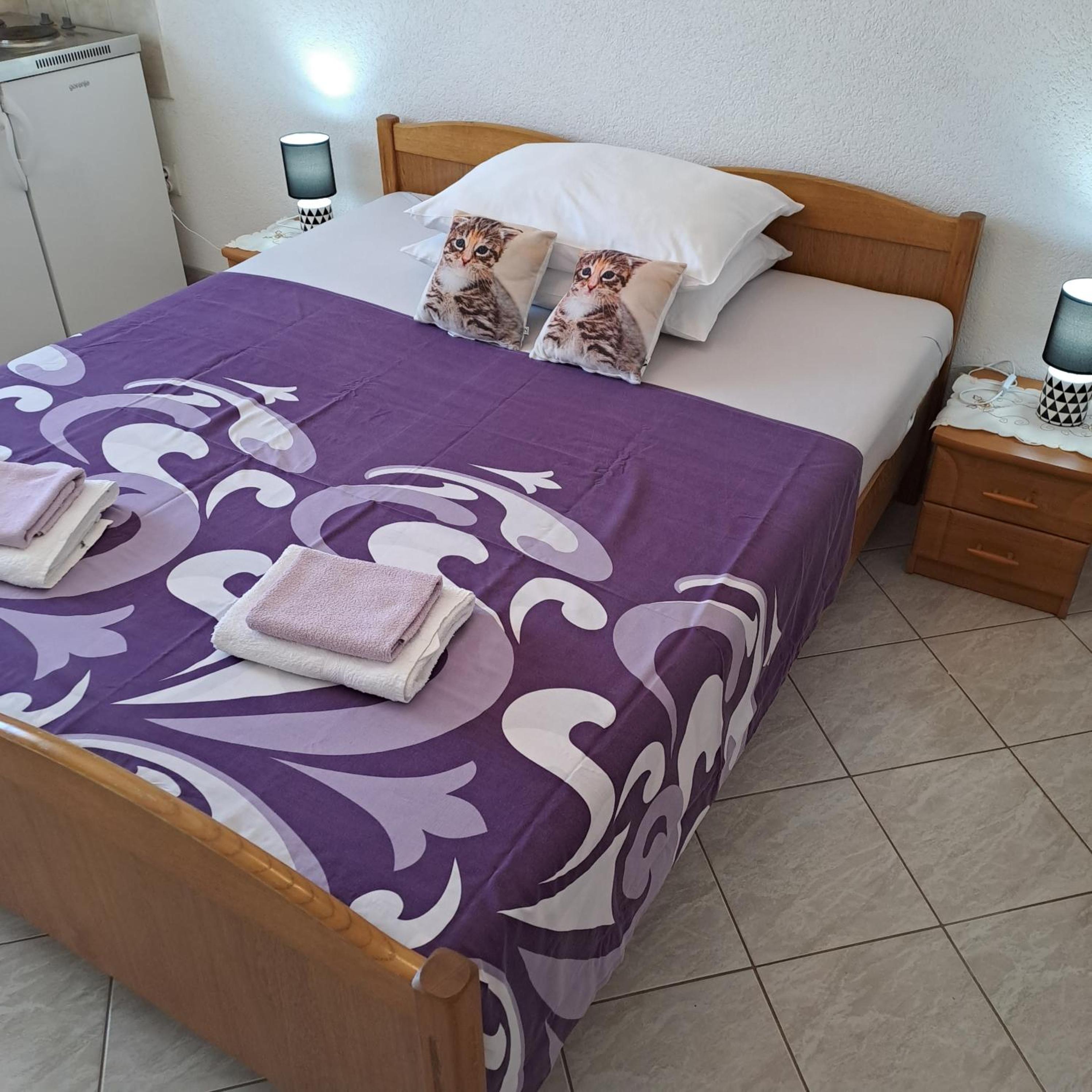 Double Room - Photo 7