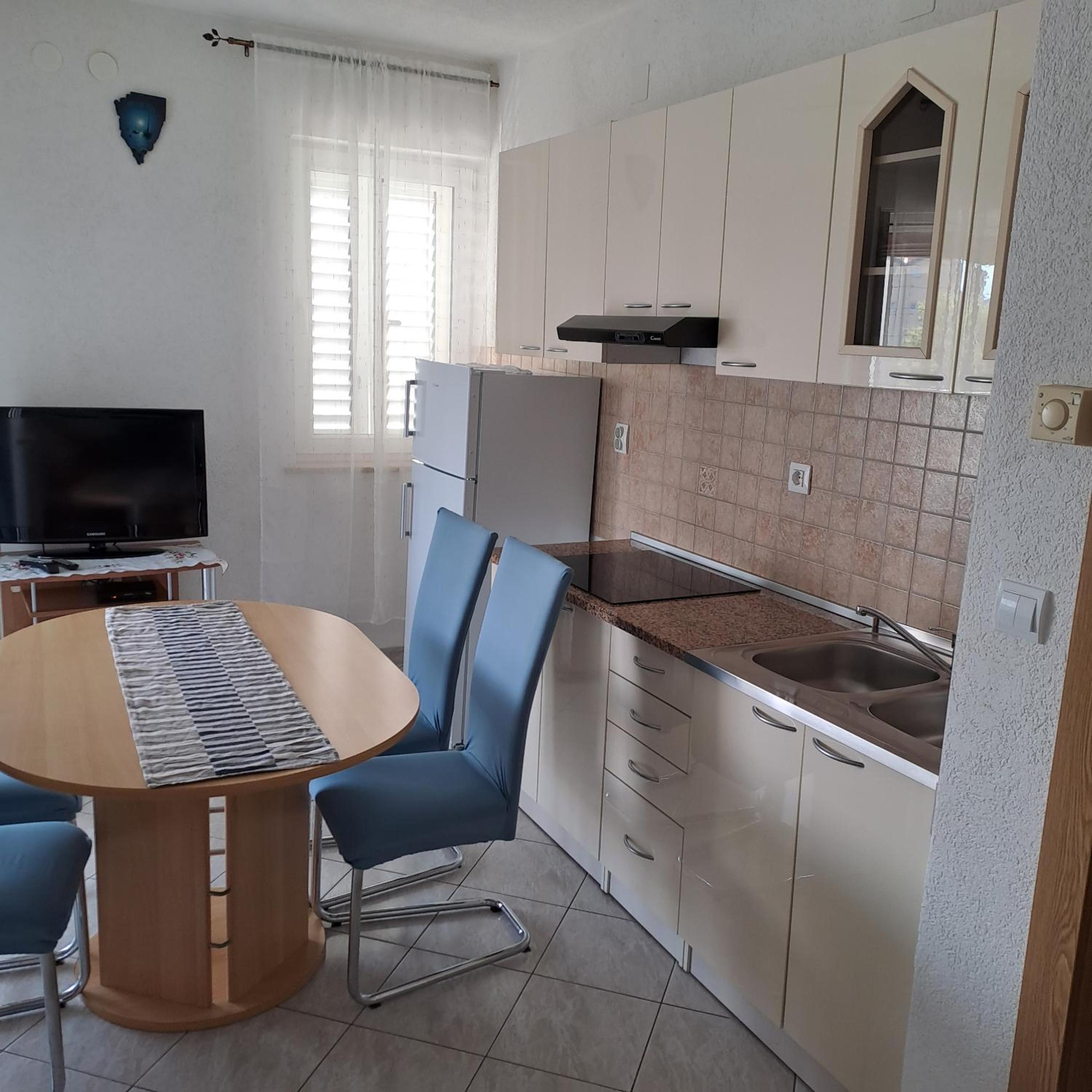 Apartment with Balcony - Photo 11
