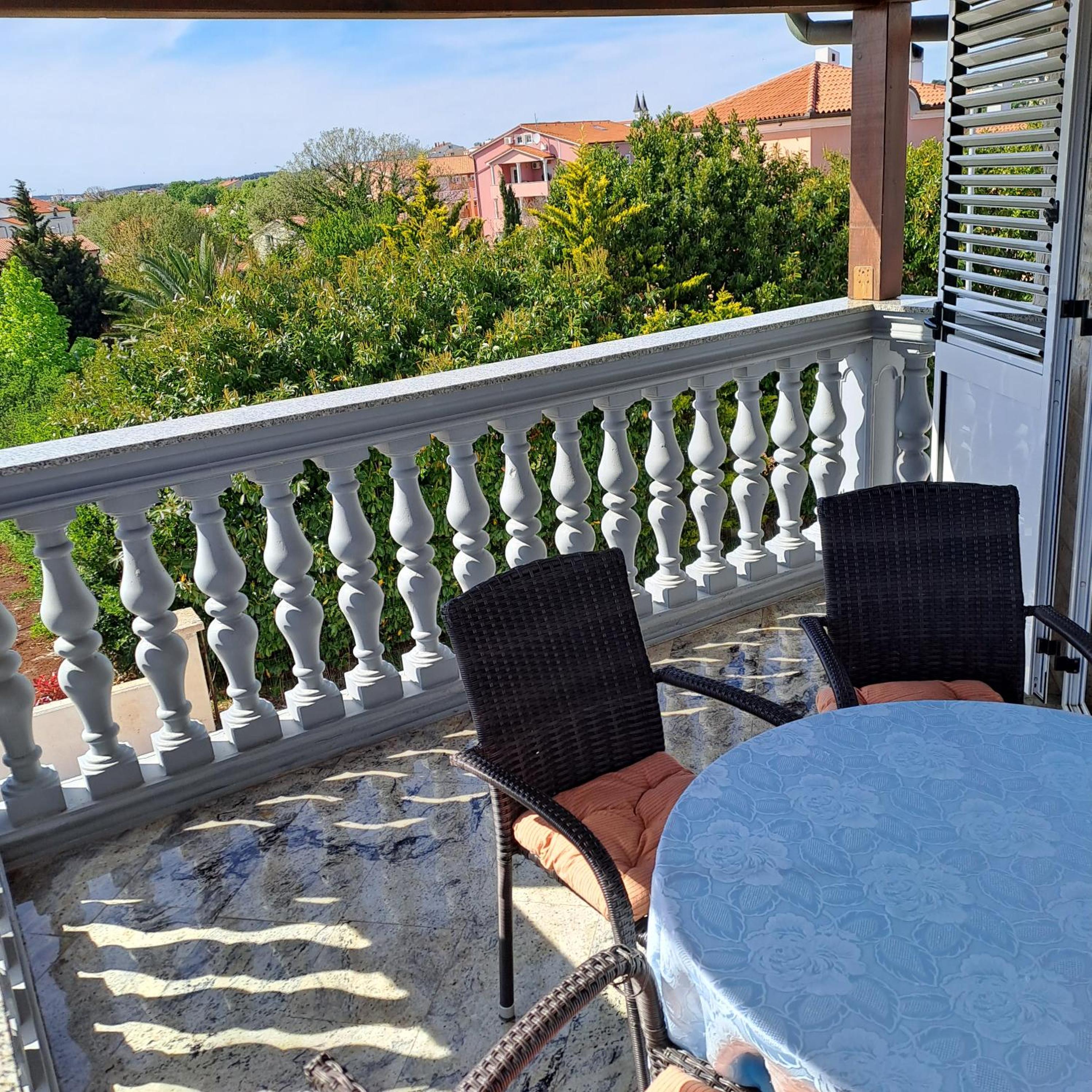 Apartment with Balcony - Photo 10