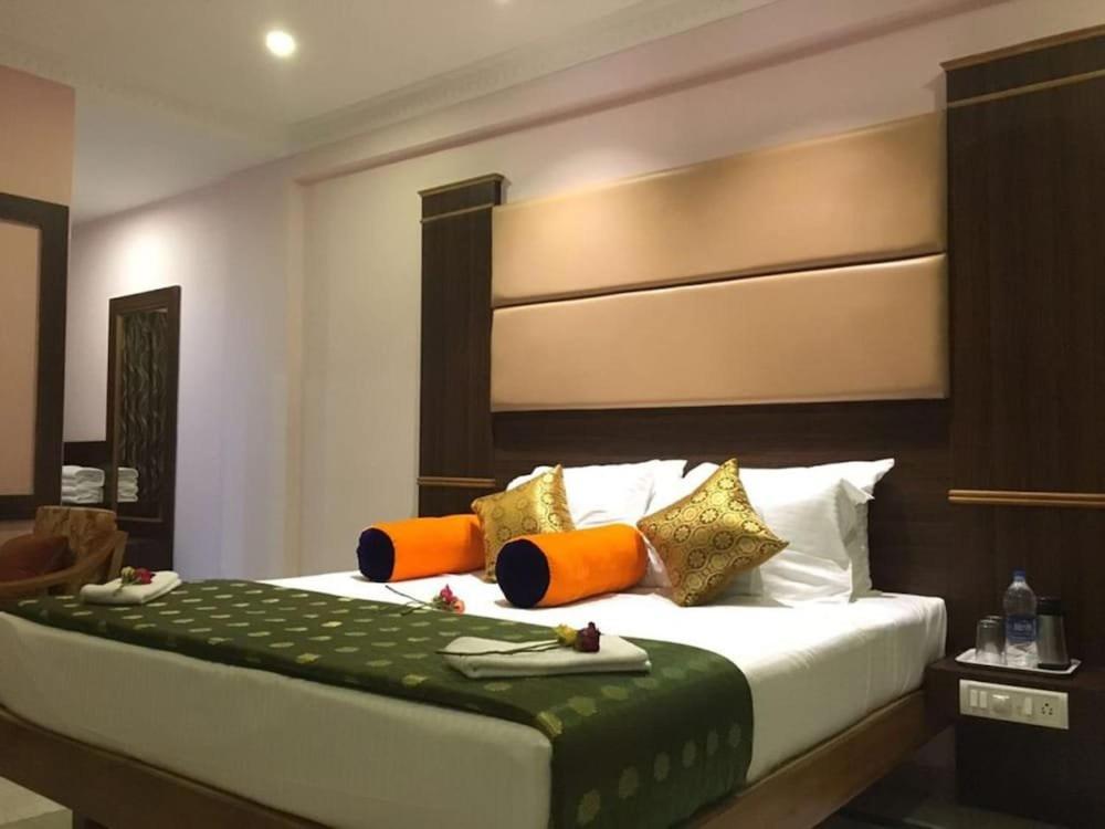 Deluxe Double or Twin Room photo 2