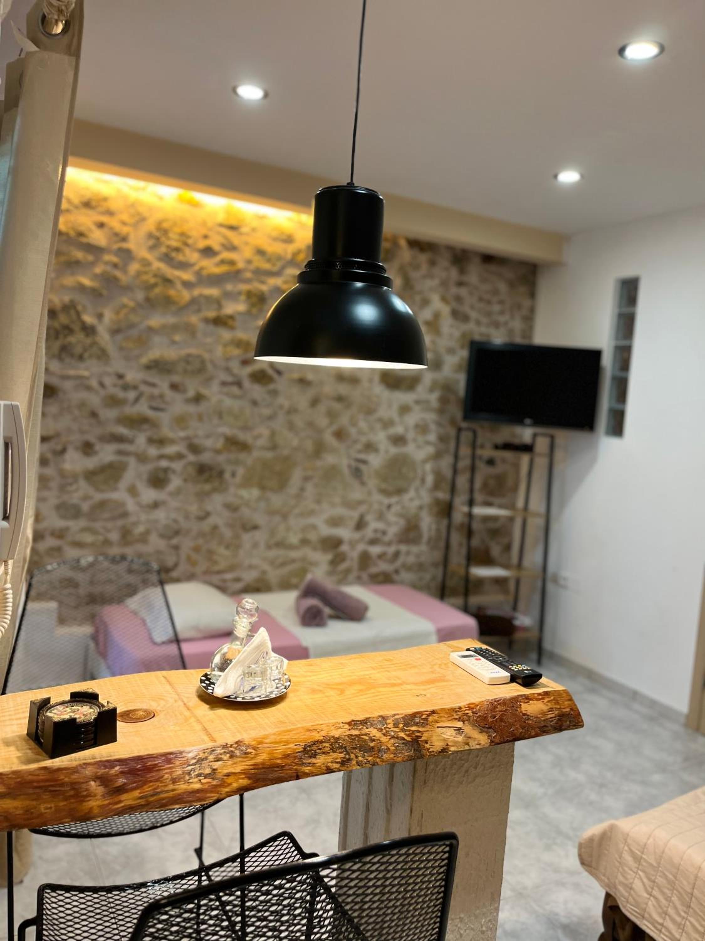 Studio Apartment - Photo 15