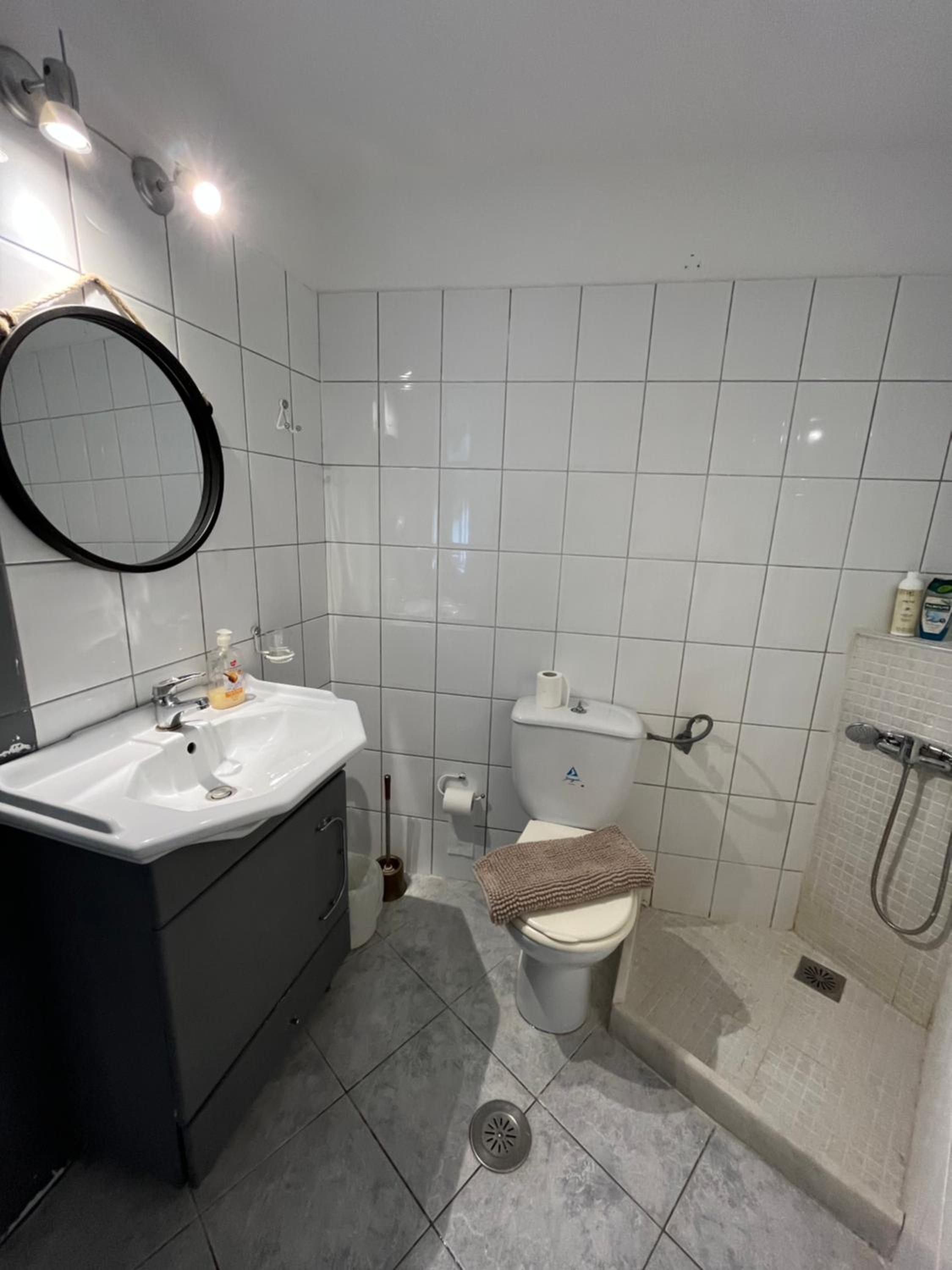 Studio Apartment - Photo 11