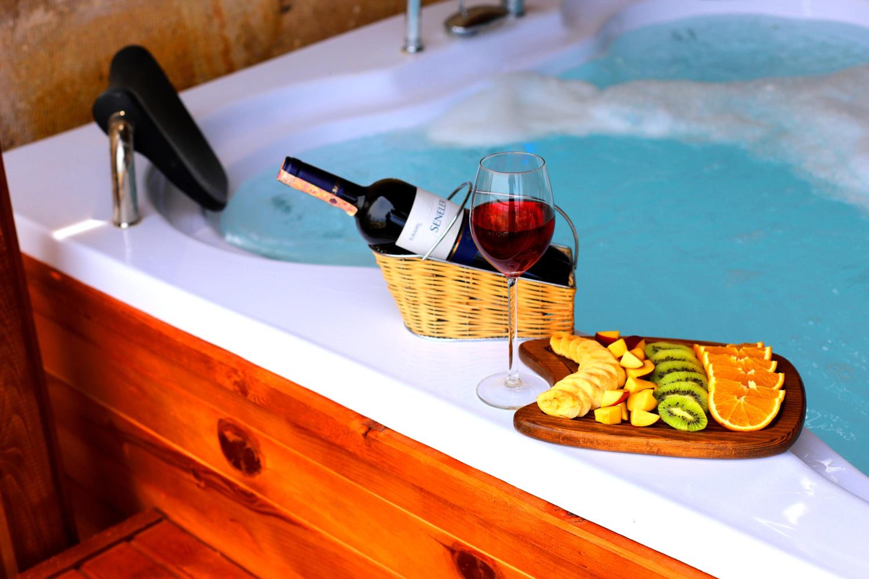 Luxury Suite with Terrace Jacuzzi photo 3