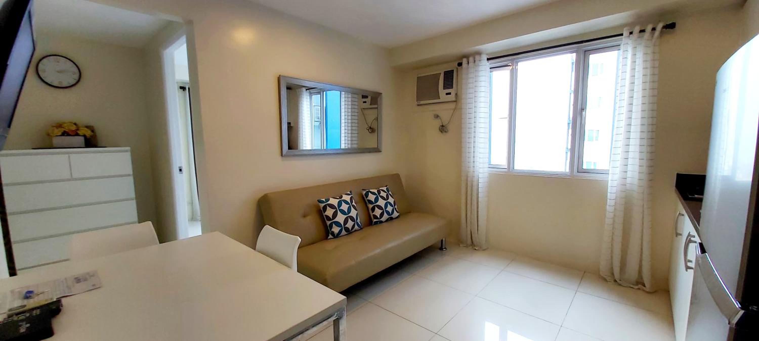 One-Bedroom Apartment - Photo 1