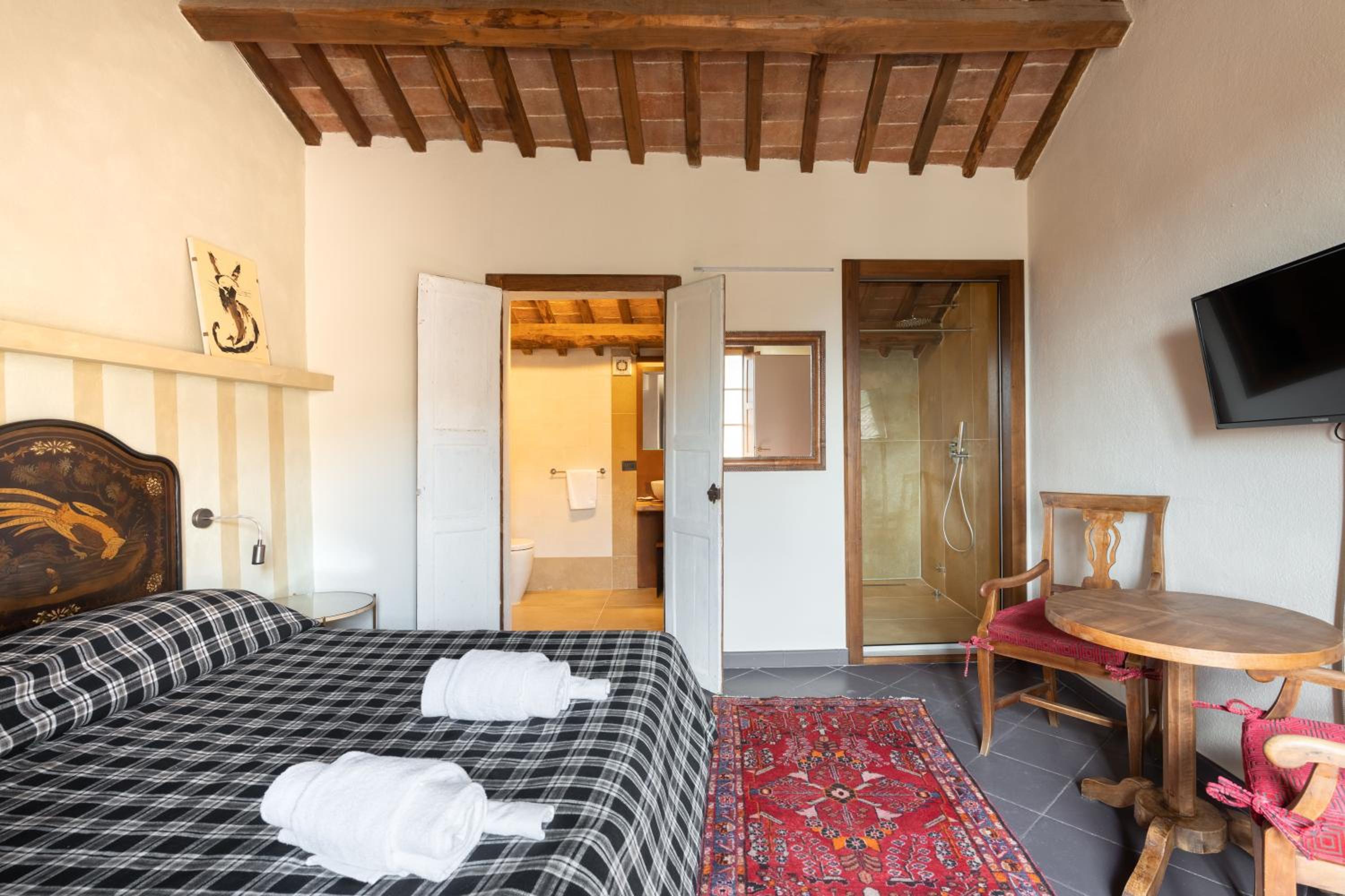 Suite - Photo 23