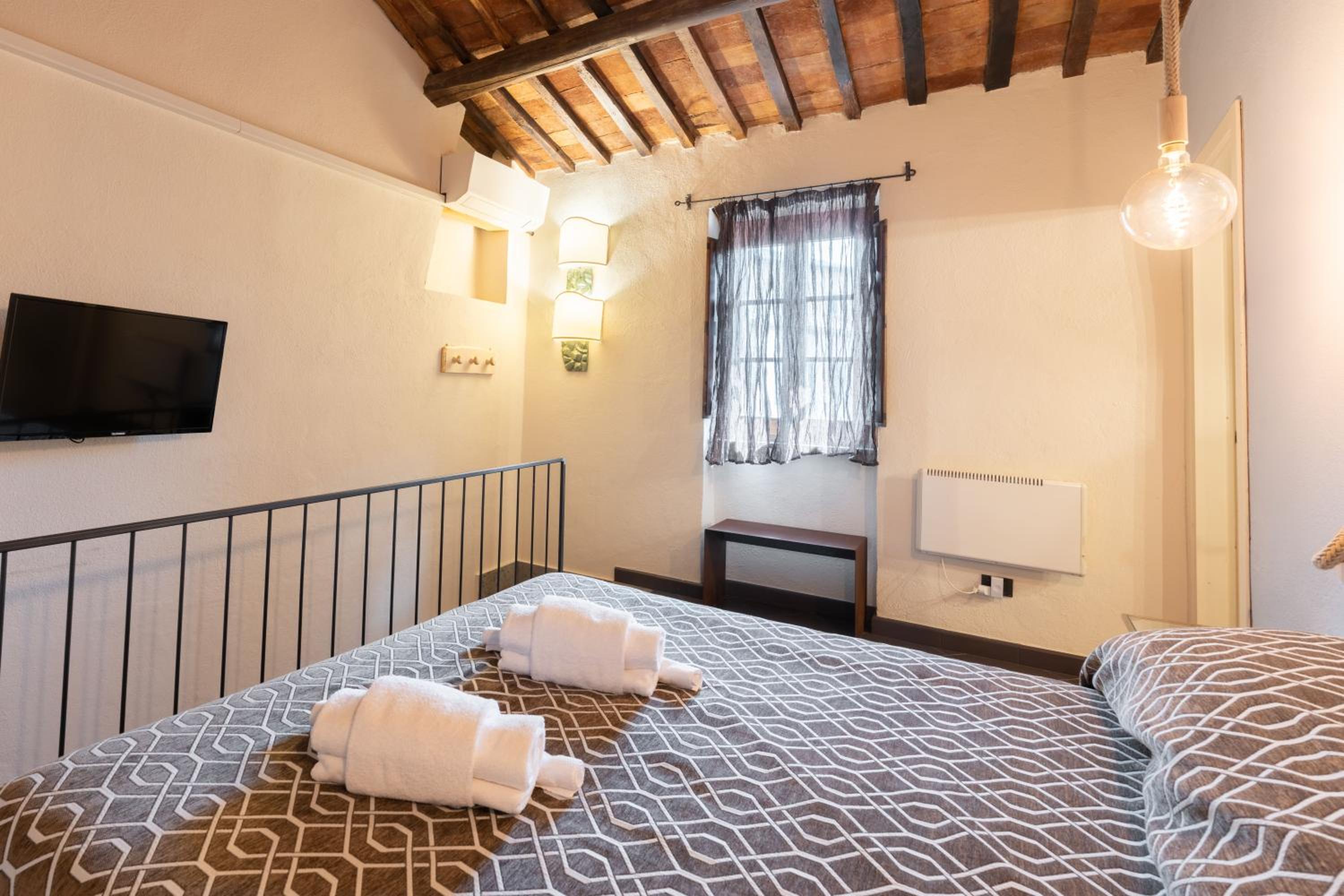 Suite - Photo 18