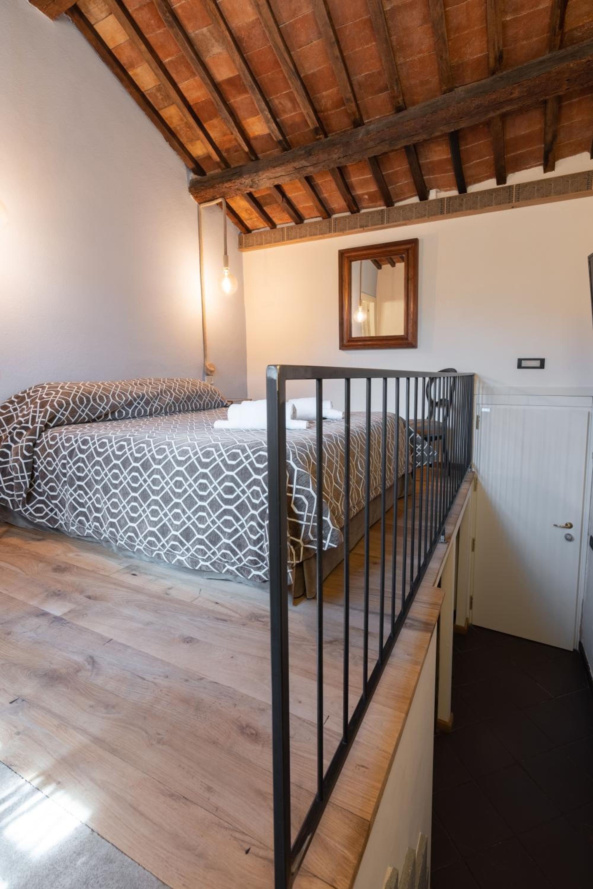 Suite - Photo 17