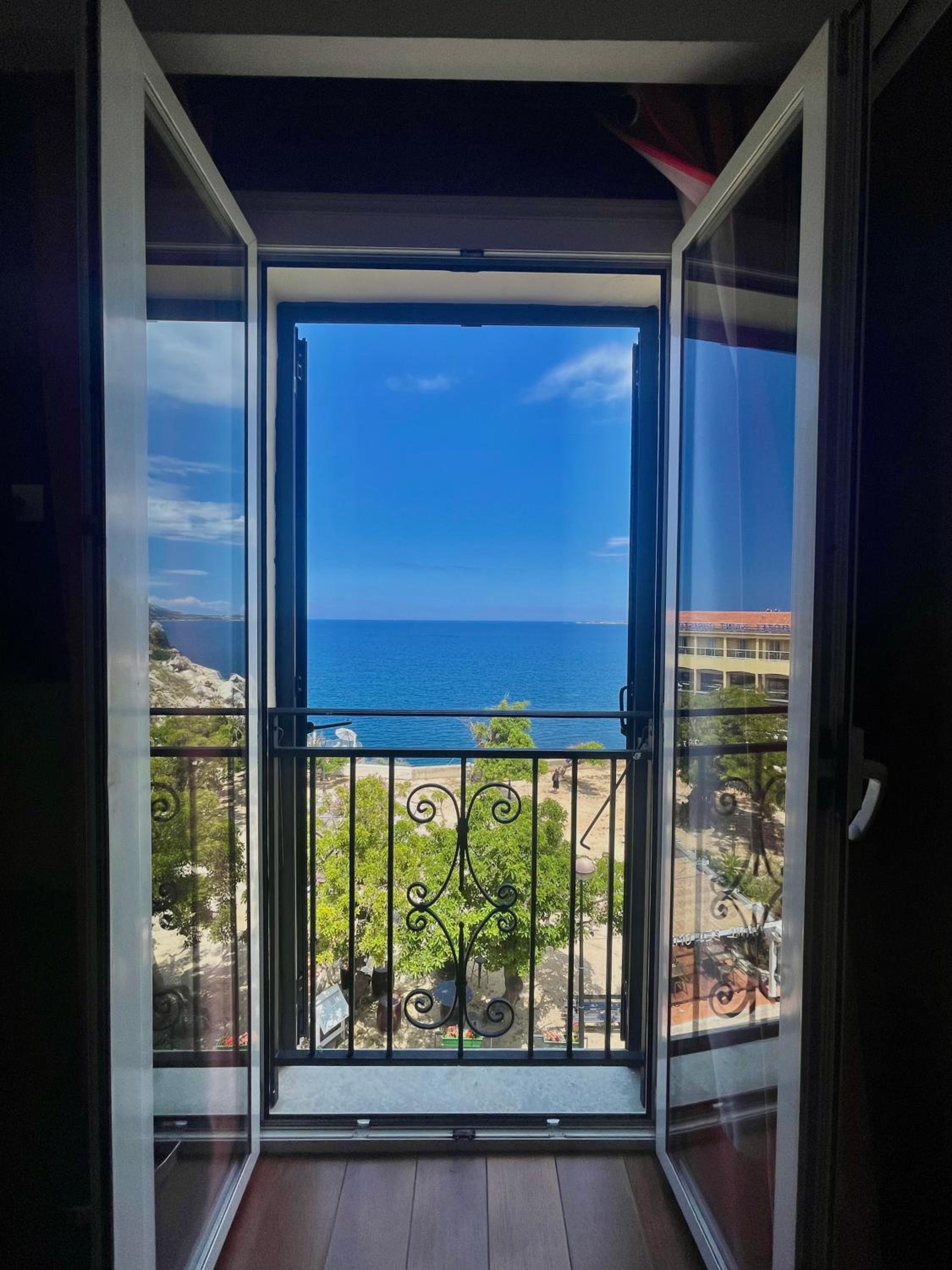 Double or Twin Room with Sea View photo 2