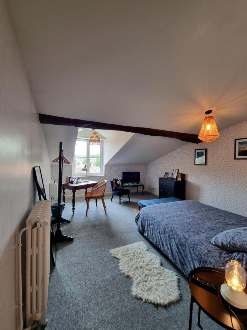 Family Room with Garden View - Photo 3
