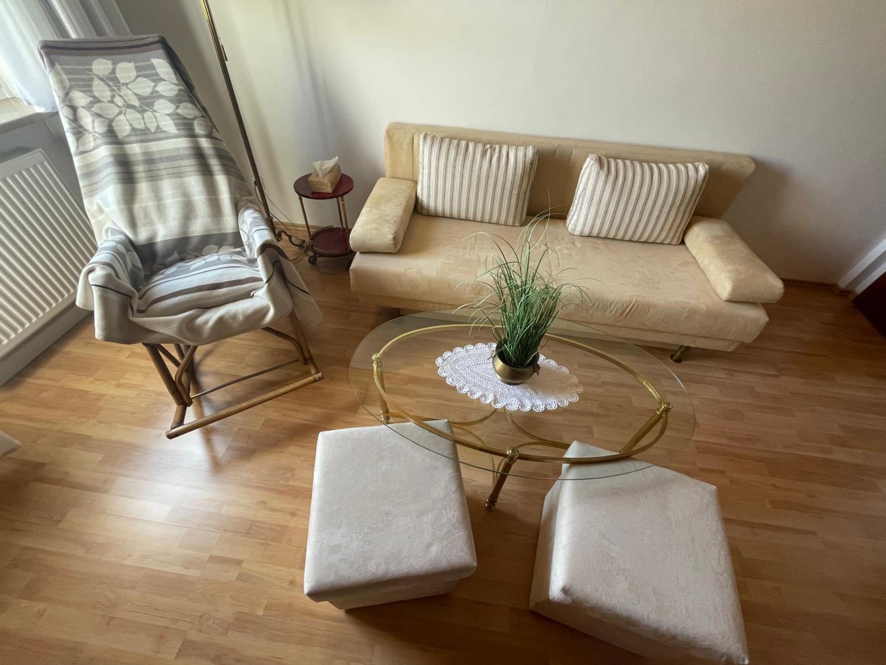 One-Bedroom Apartment - Photo 2