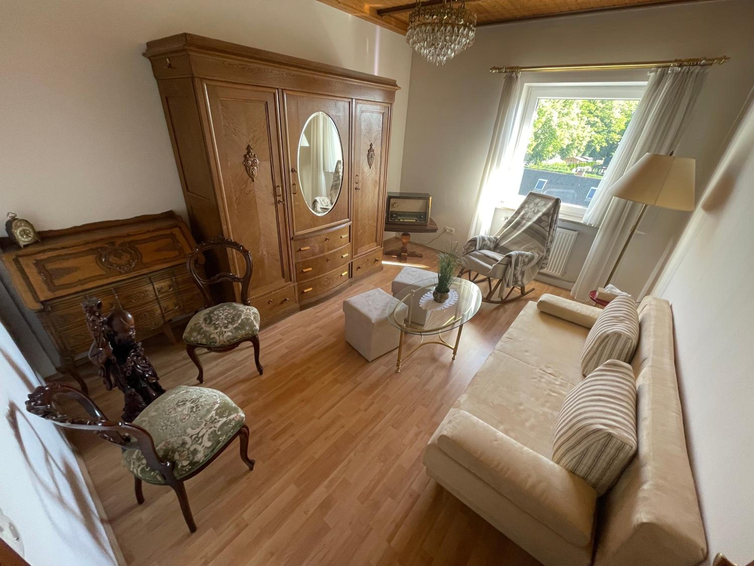 One-Bedroom Apartment - Photo 3
