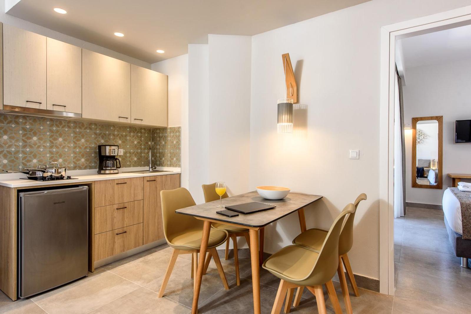 One Bedroom Apartment Inland View - Photo 4