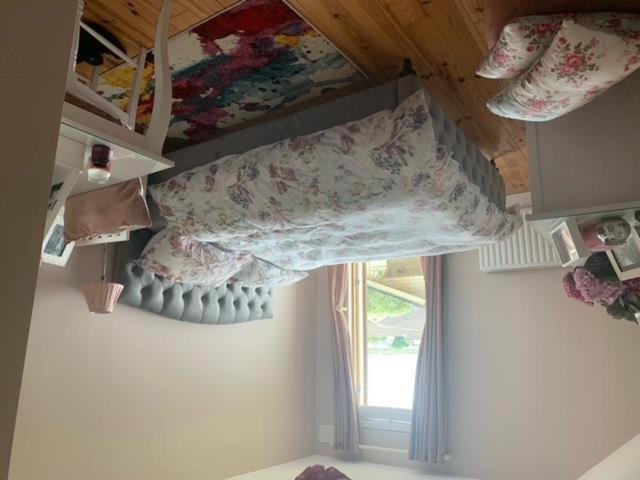 Three-Bedroom House photo 3