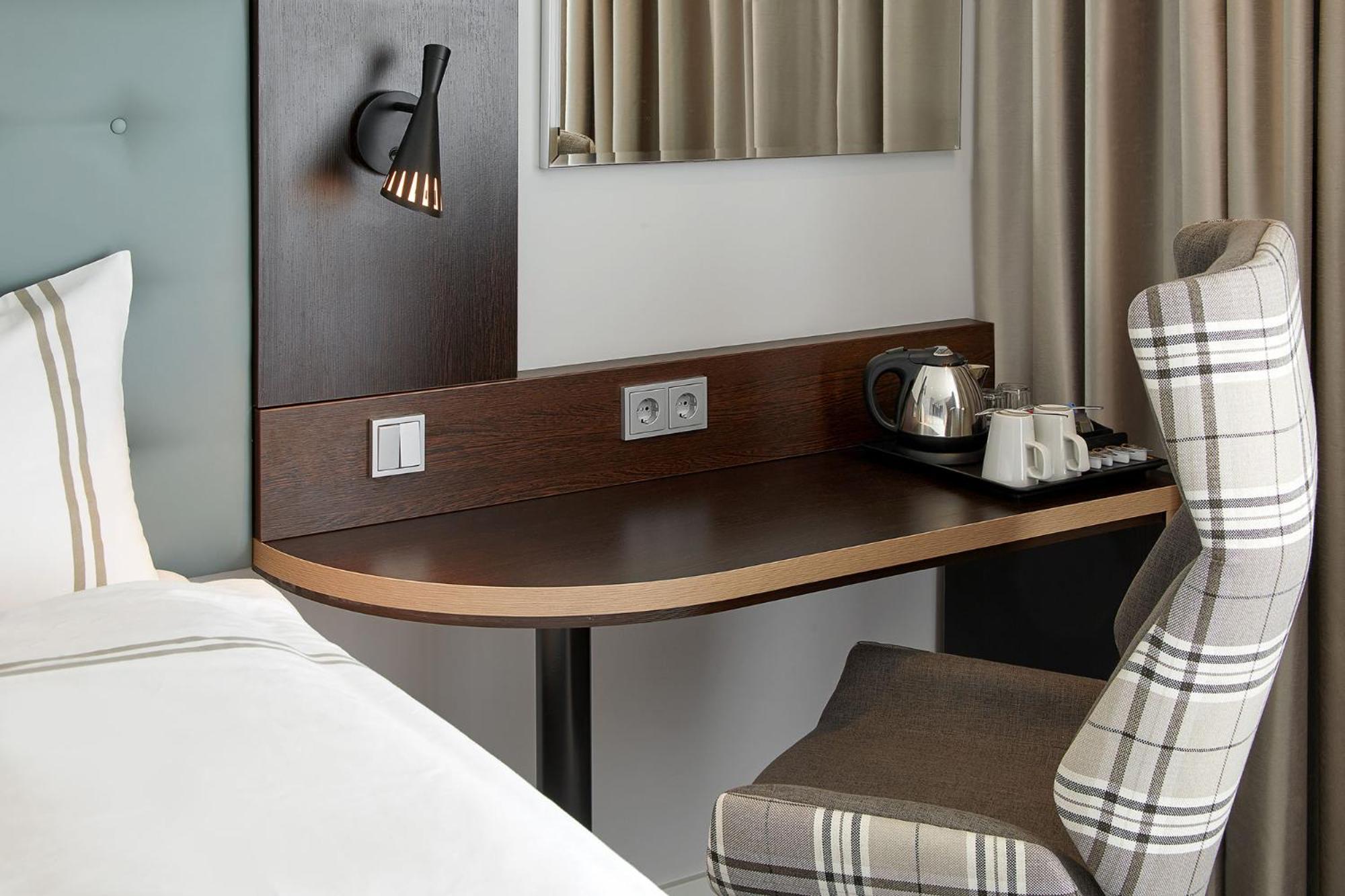Premier Inn Hamburg City (Zentrum) Hotel - Photo 8