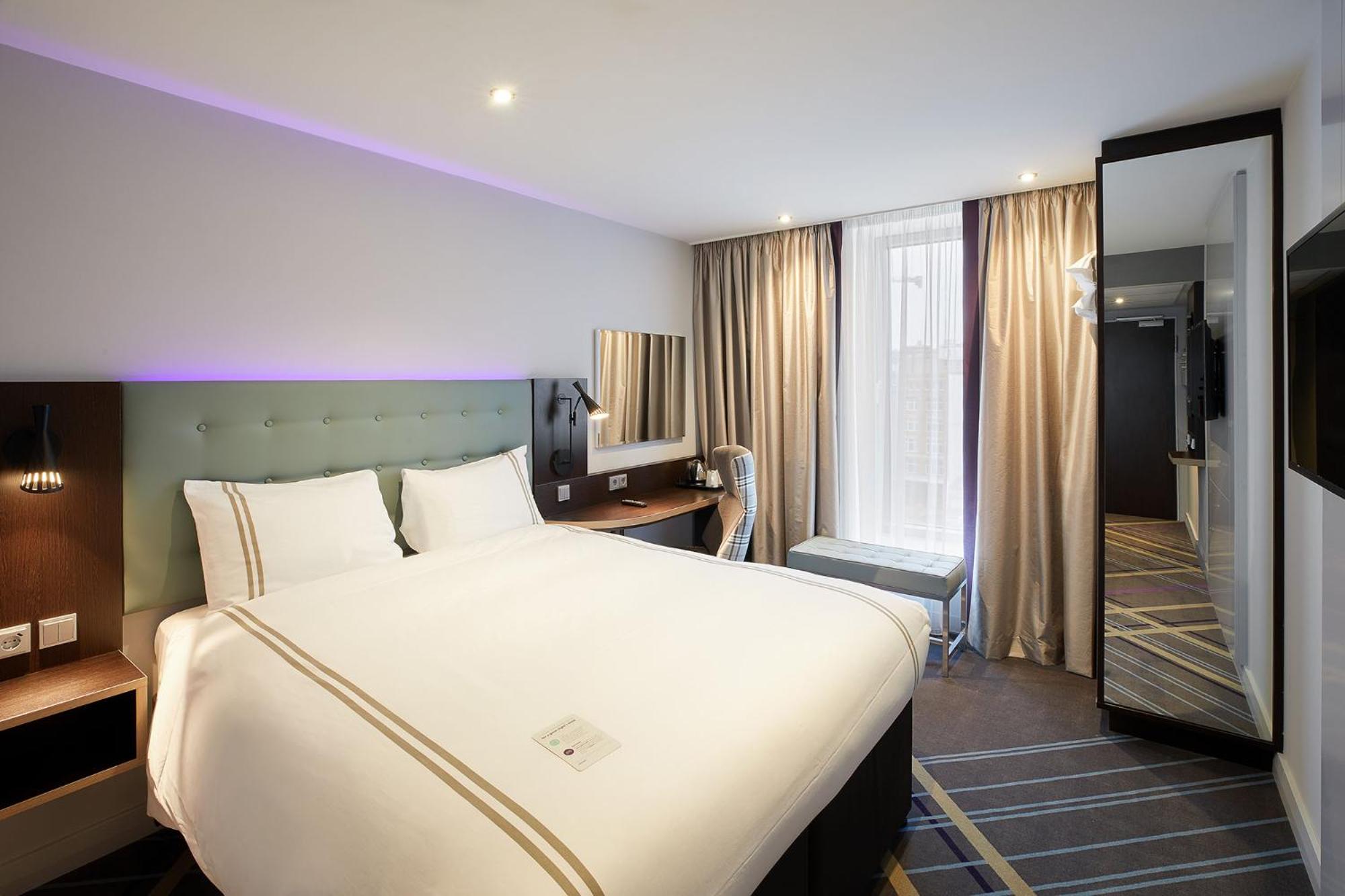 Premier Inn Hamburg City (Zentrum) Hotel - Photo 4