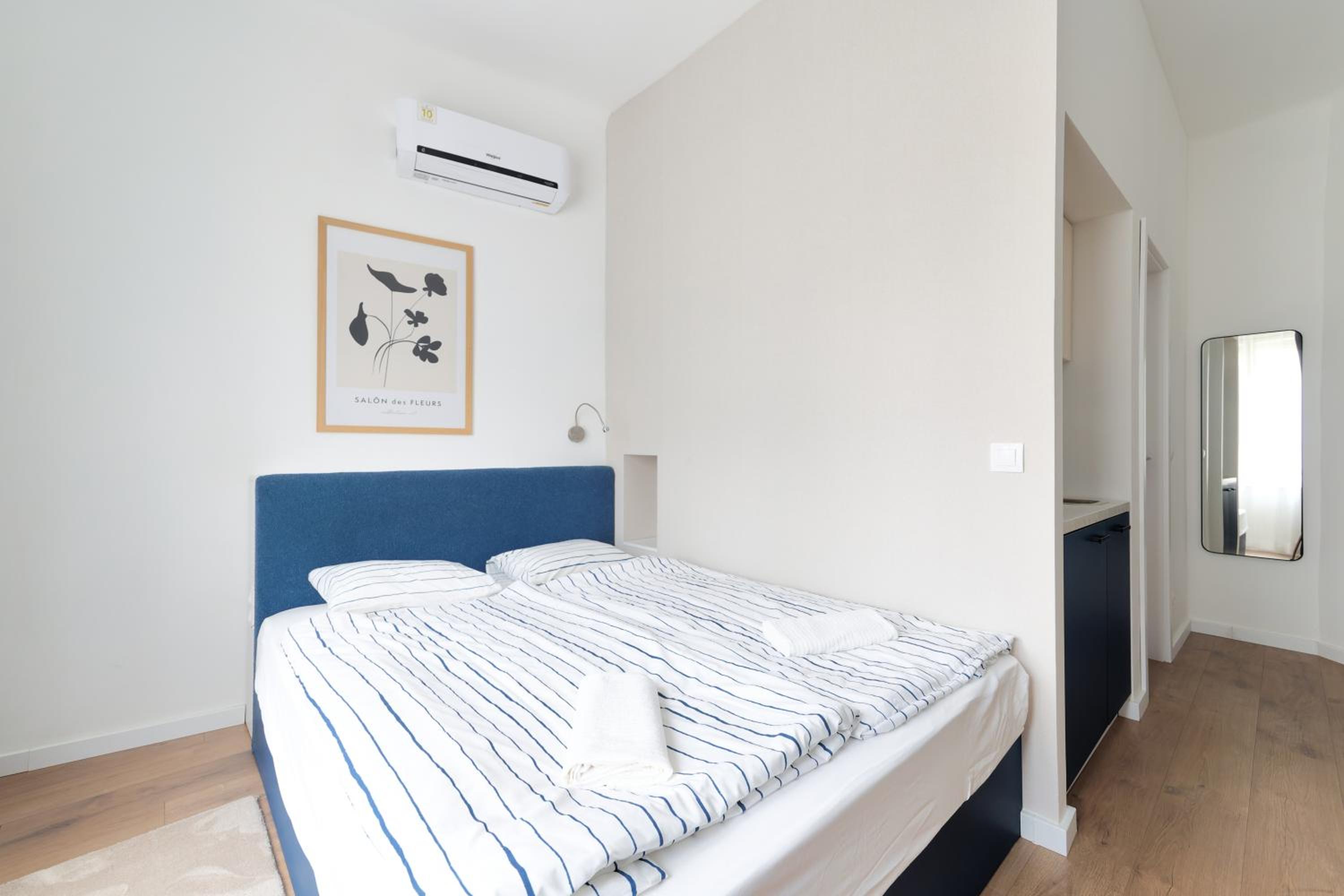 Apartment - Photo 2