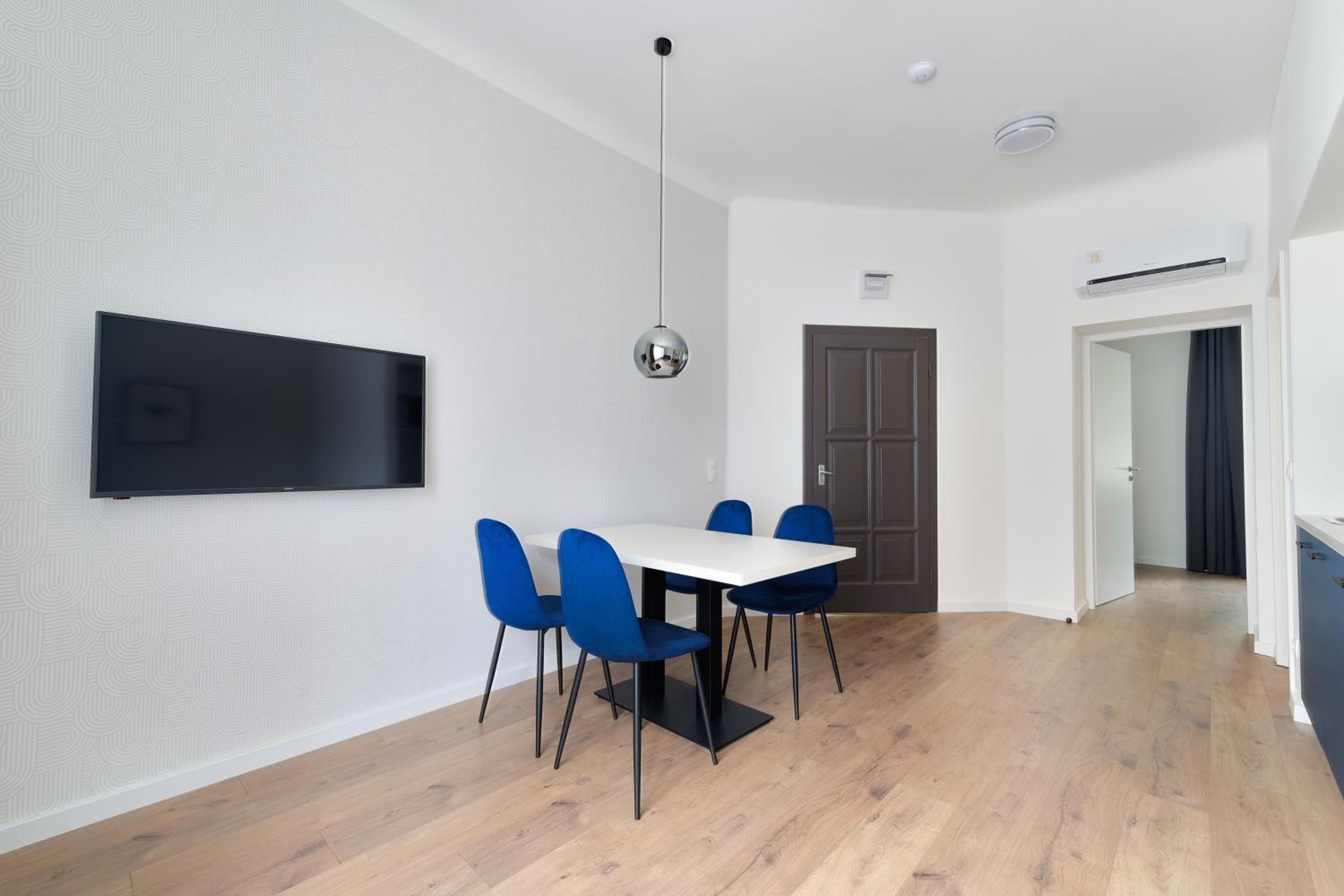 One-Bedroom Apartment - Photo 8