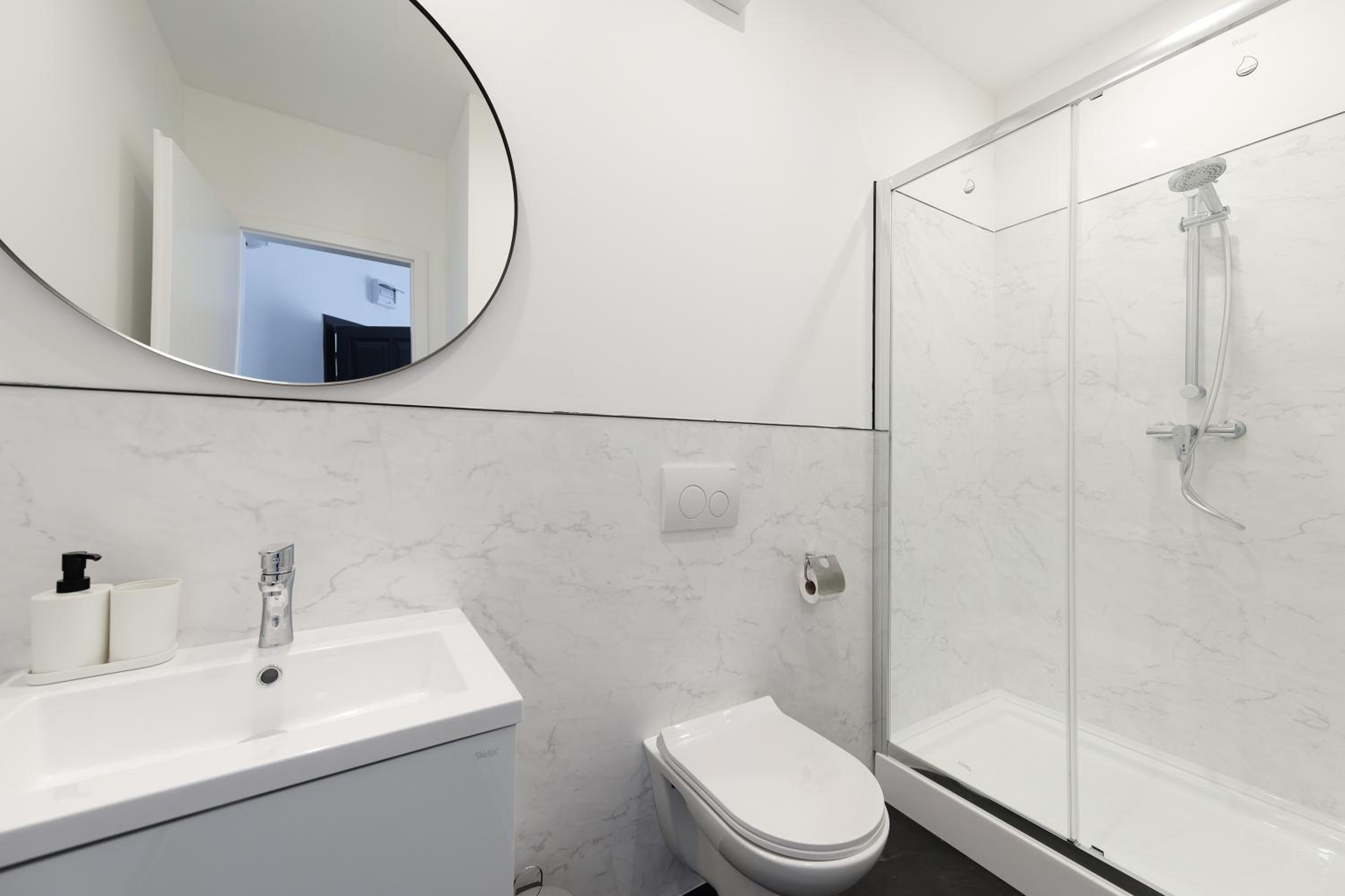 One-Bedroom Apartment - Photo 16