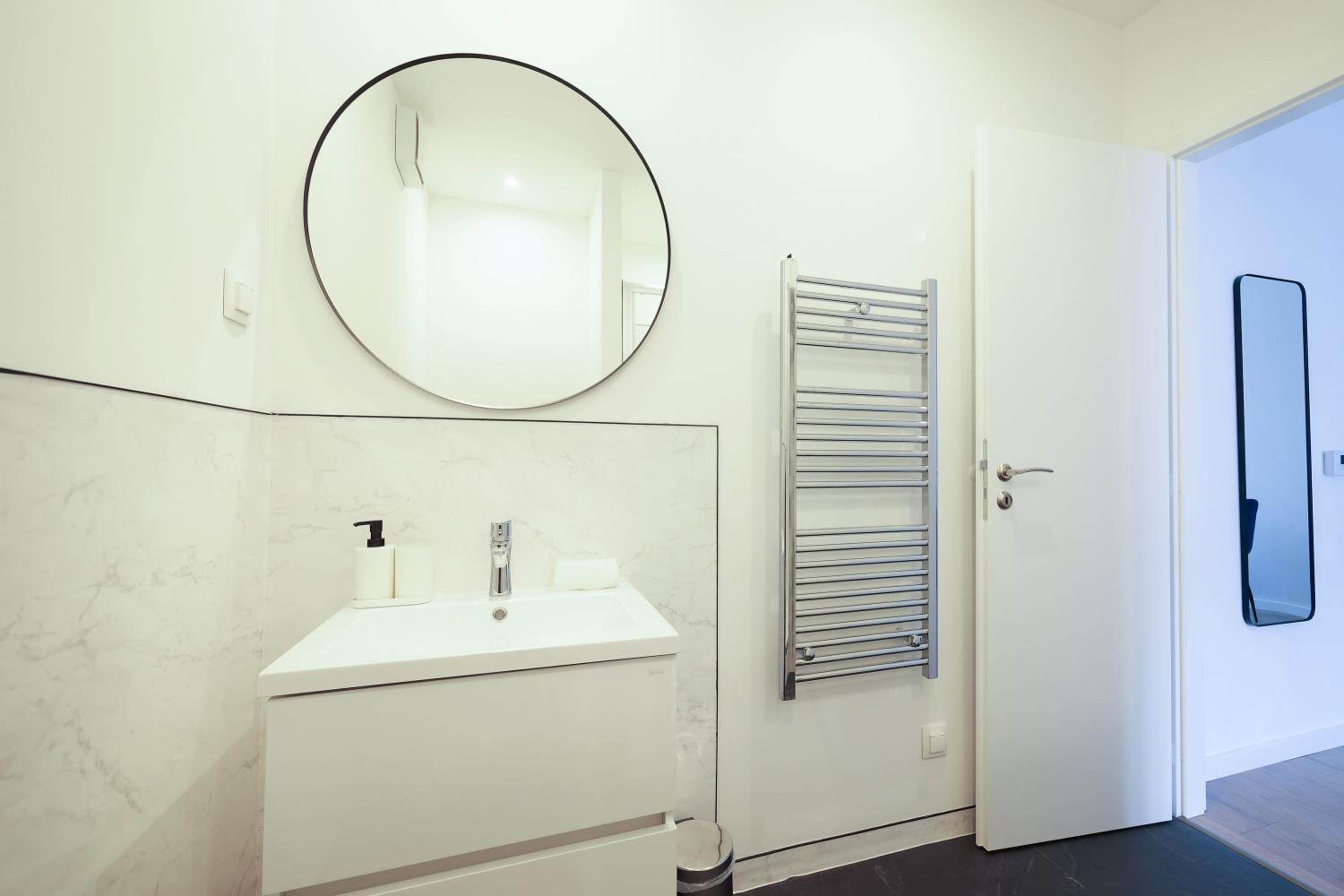 One-Bedroom Apartment - Photo 6