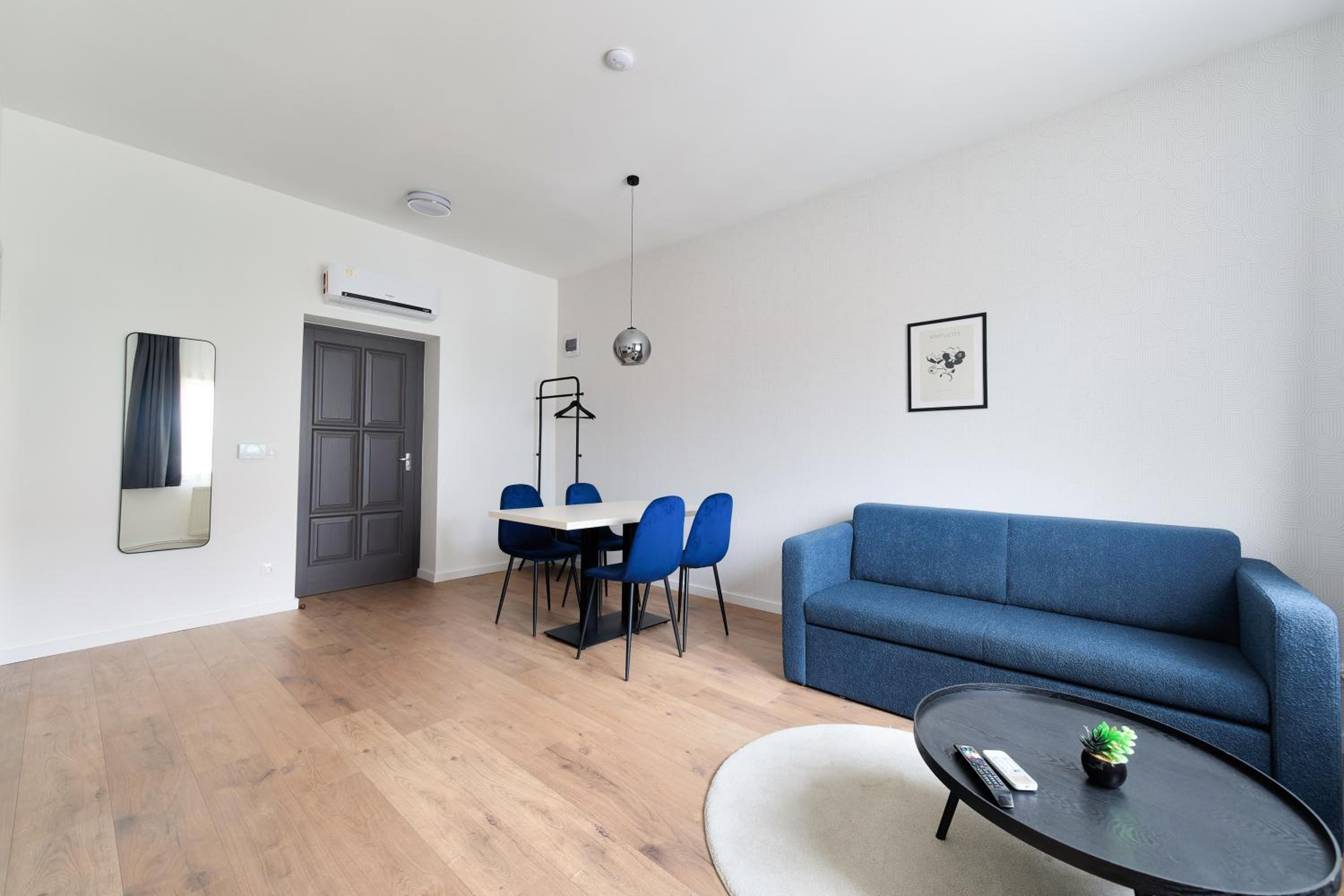One-Bedroom Apartment - Photo 12