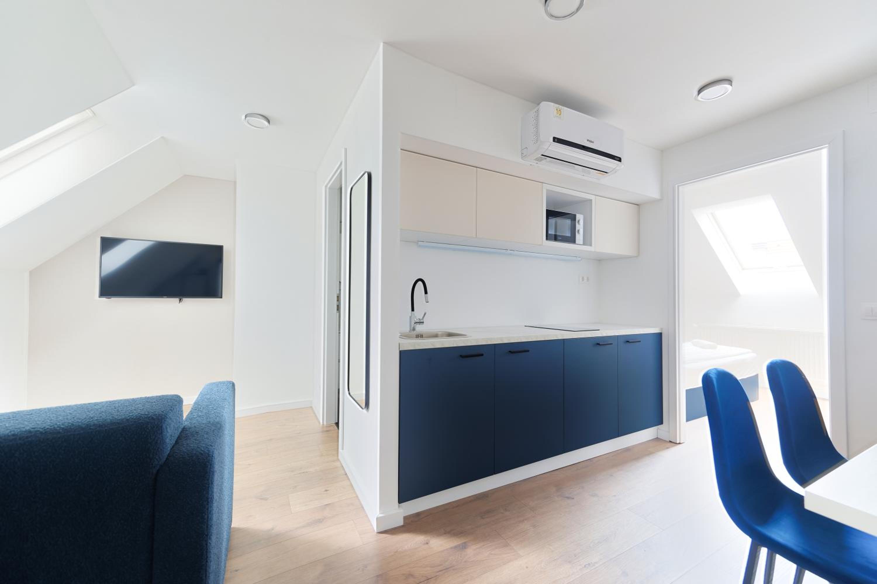 One-Bedroom Apartment - Photo 3