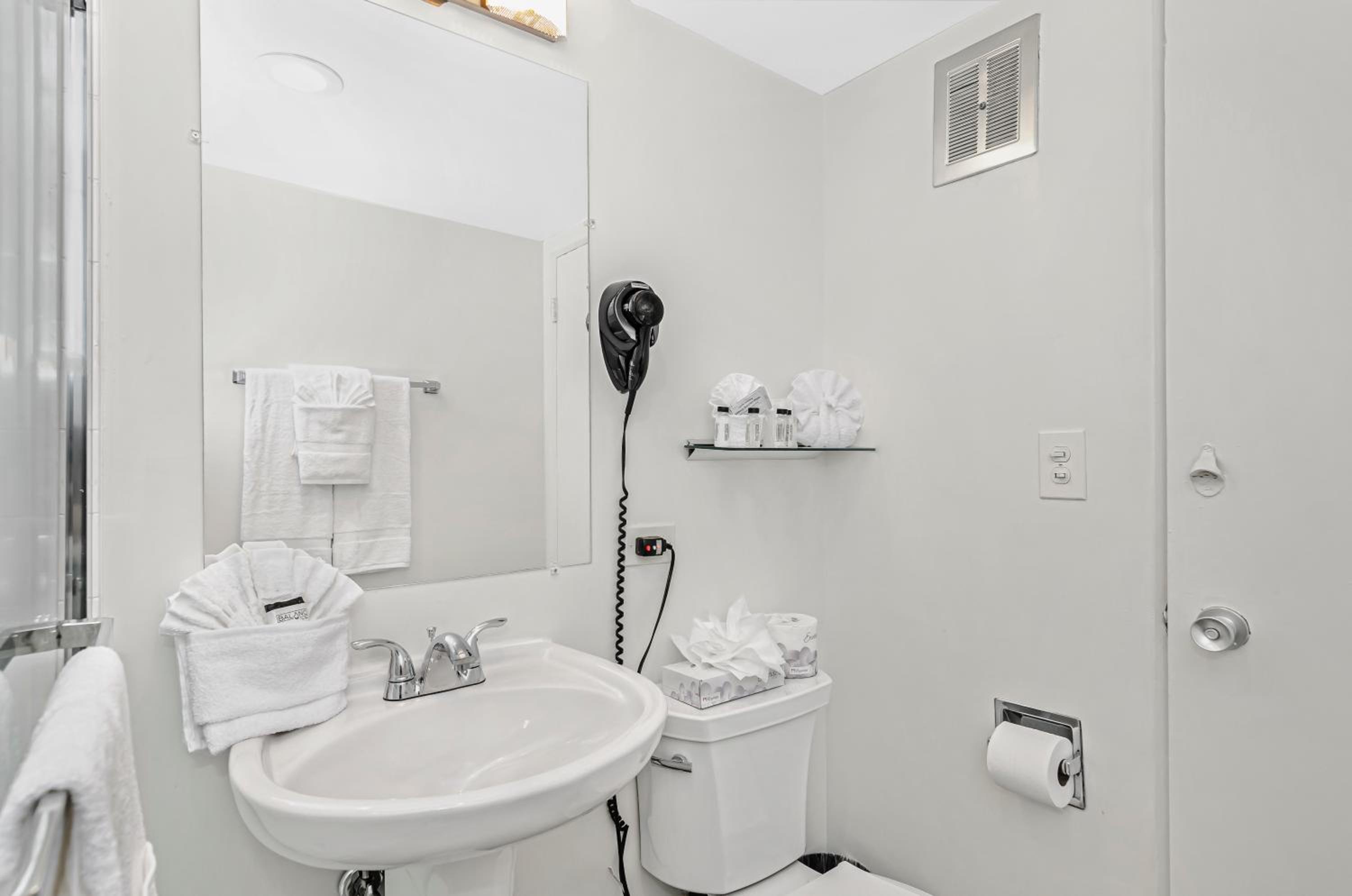 Deluxe King Room - Photo 2