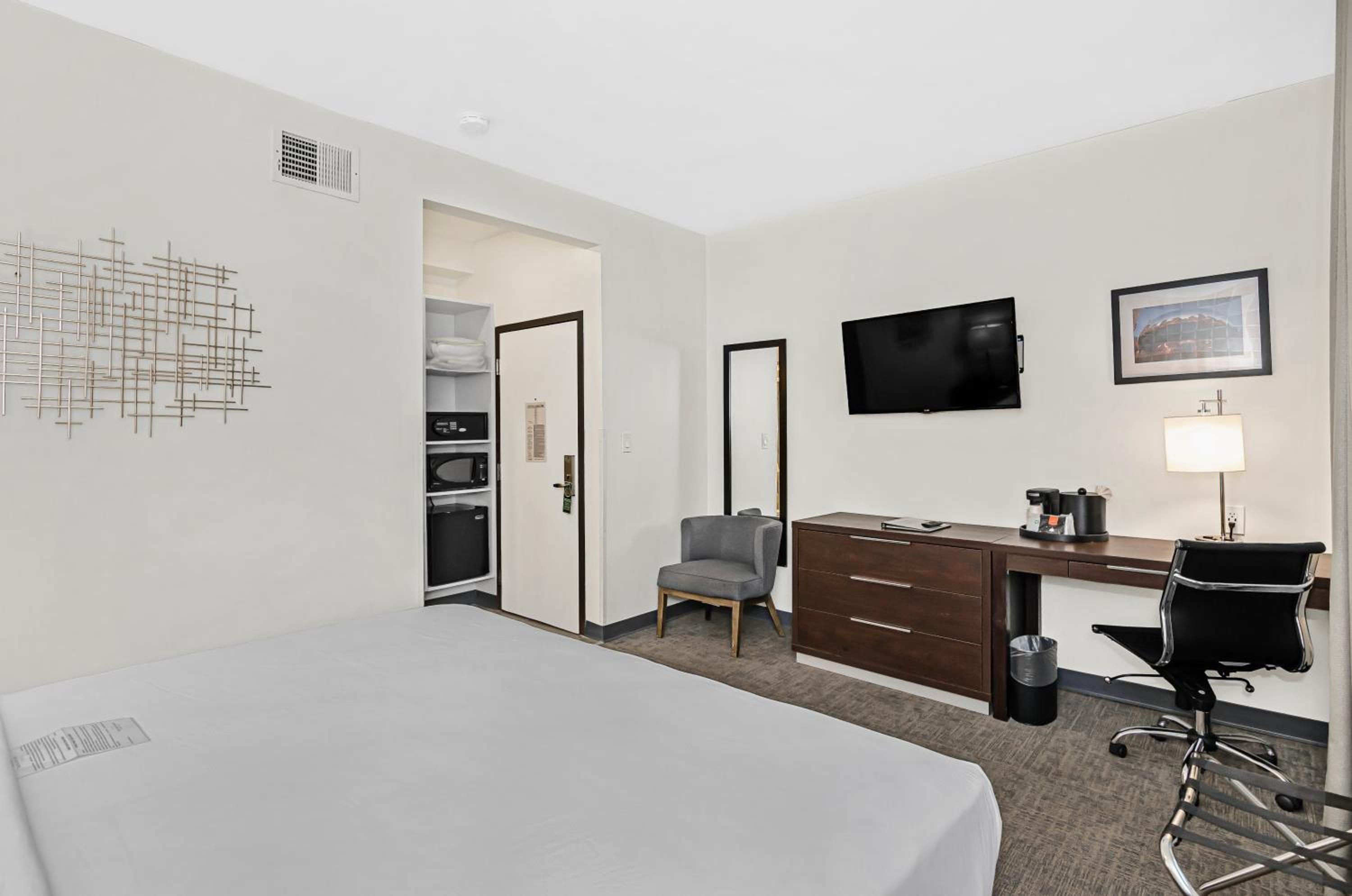 Deluxe King Room - Photo 5