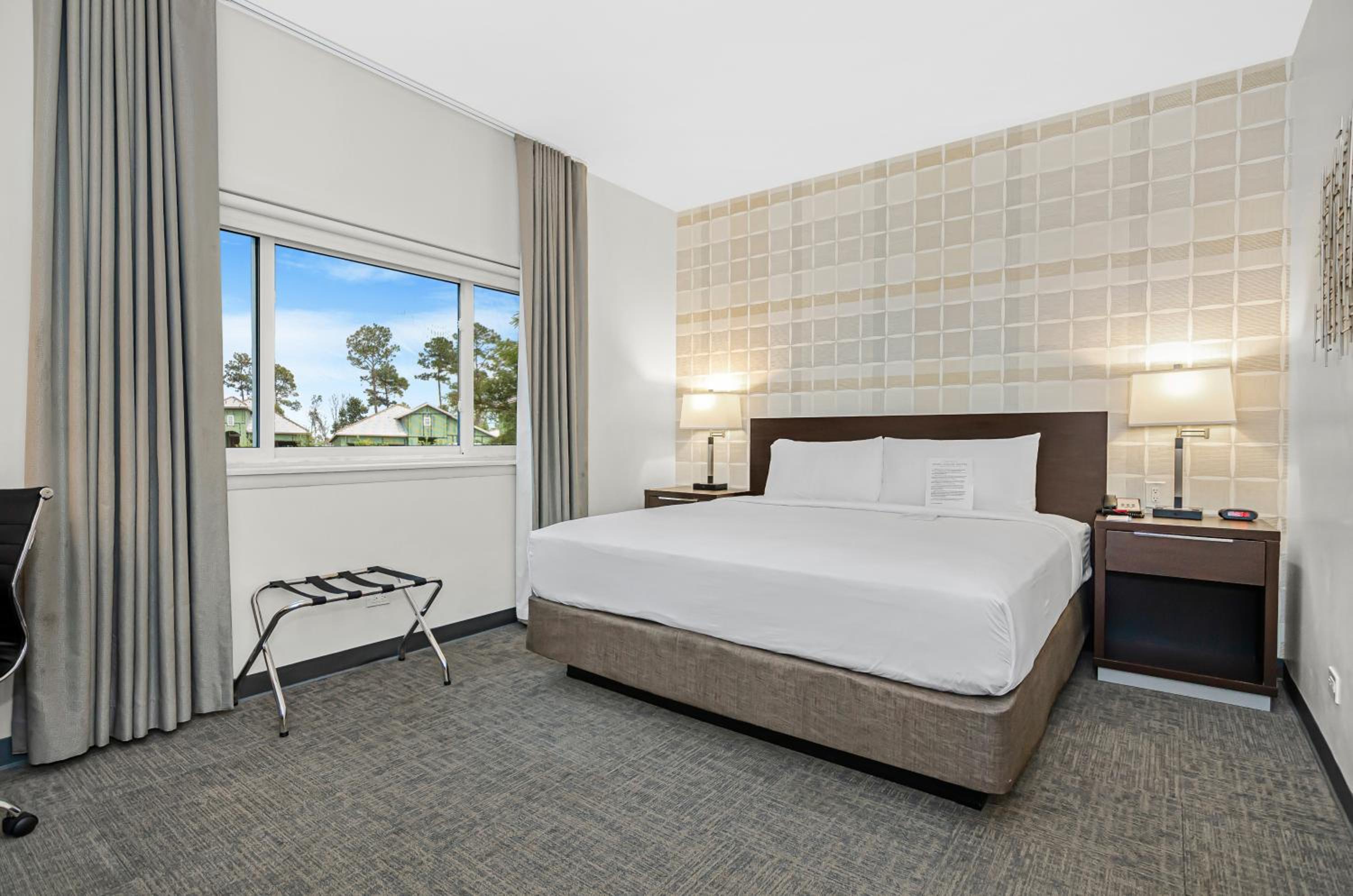 Deluxe King Room - Photo 1