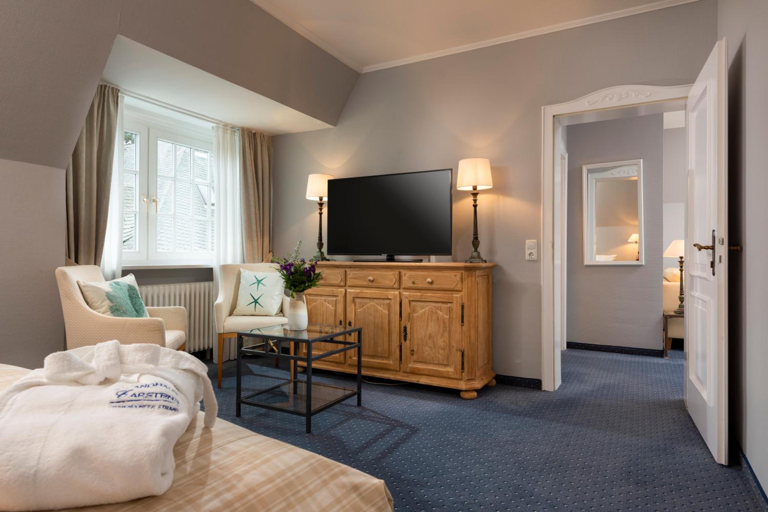 Deluxe Suite with Sea View photo 2