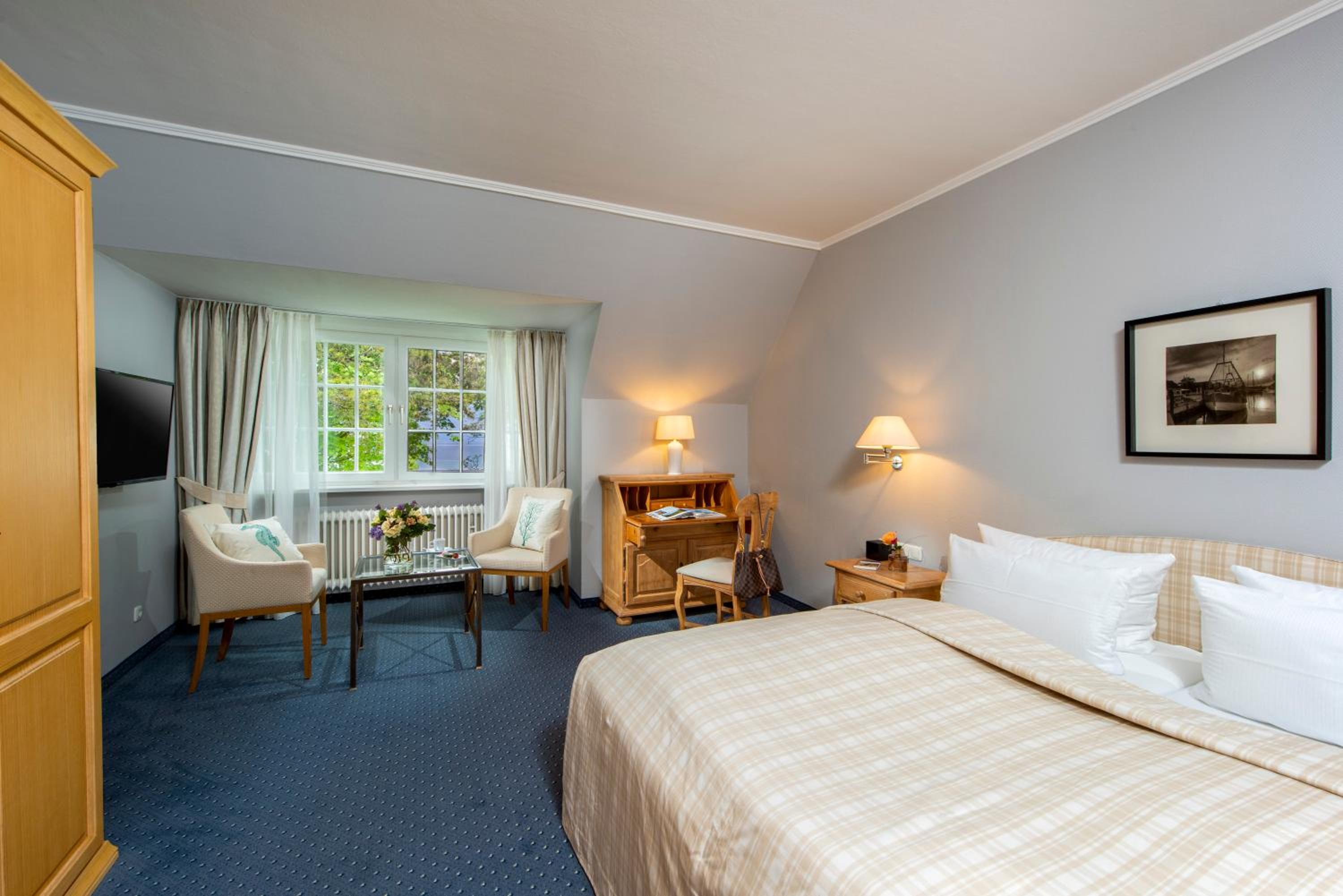 Deluxe Suite with Sea View photo 3