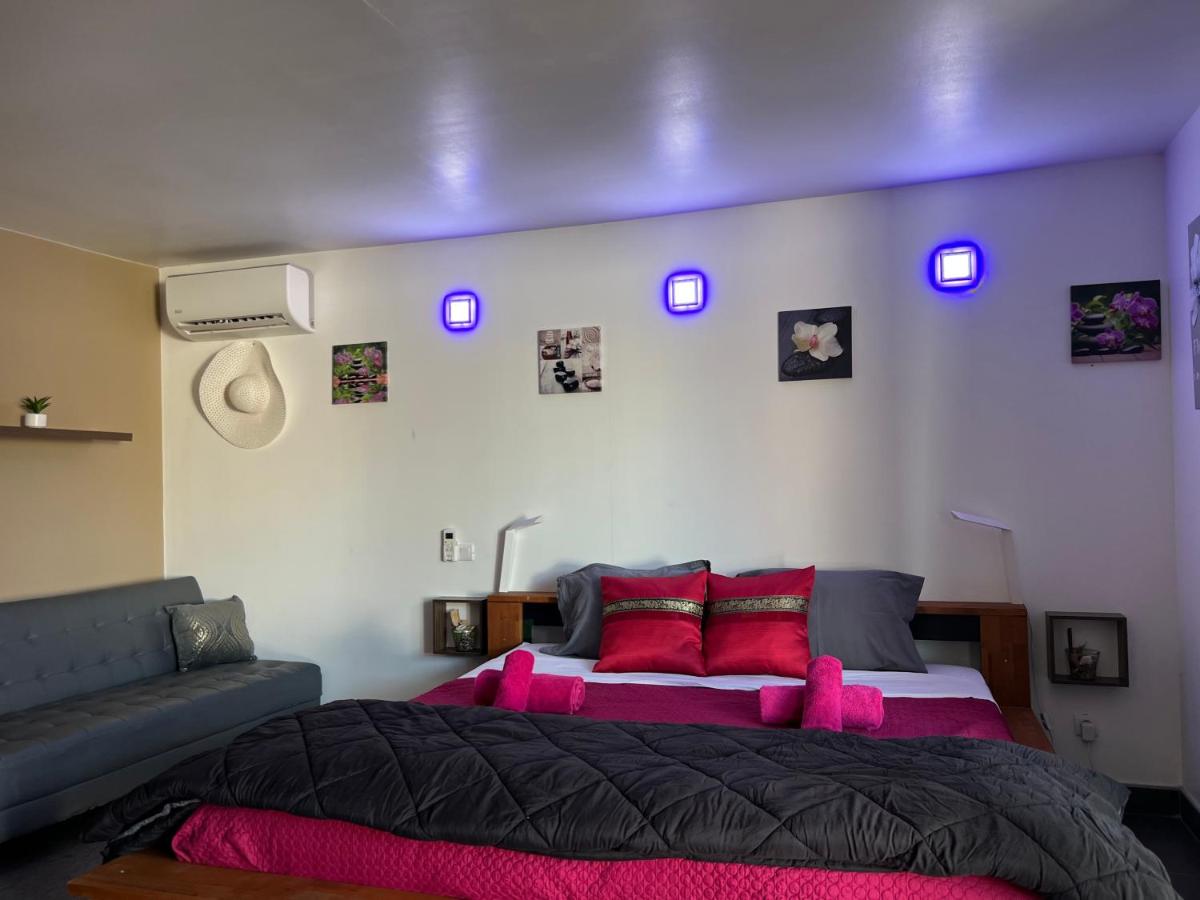 Deluxe Queen Room - Photo 12