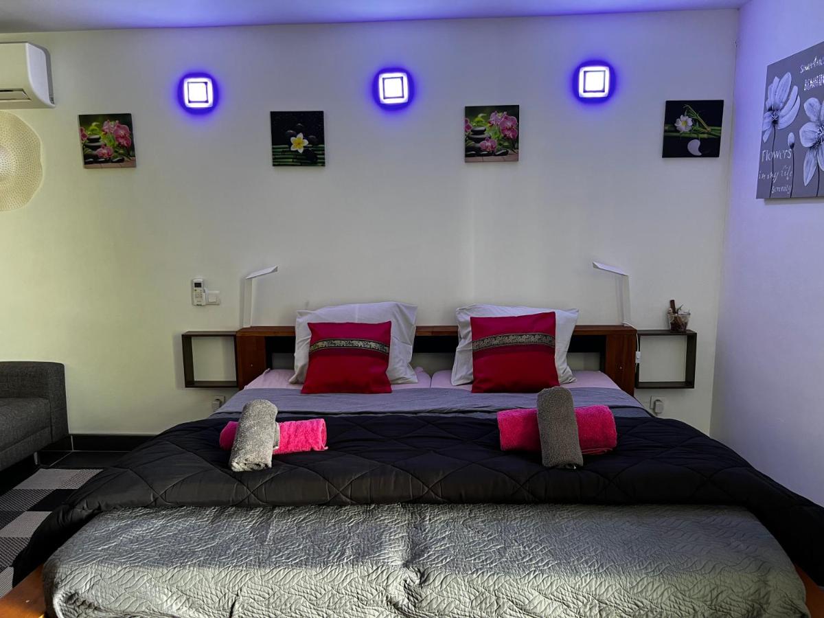 Deluxe Queen Room - Photo 13