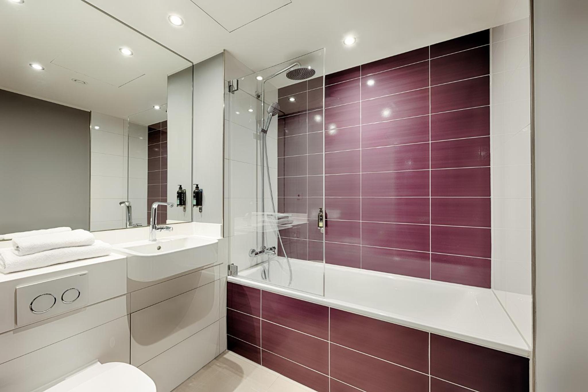 Standard Double Room thumbnail 5