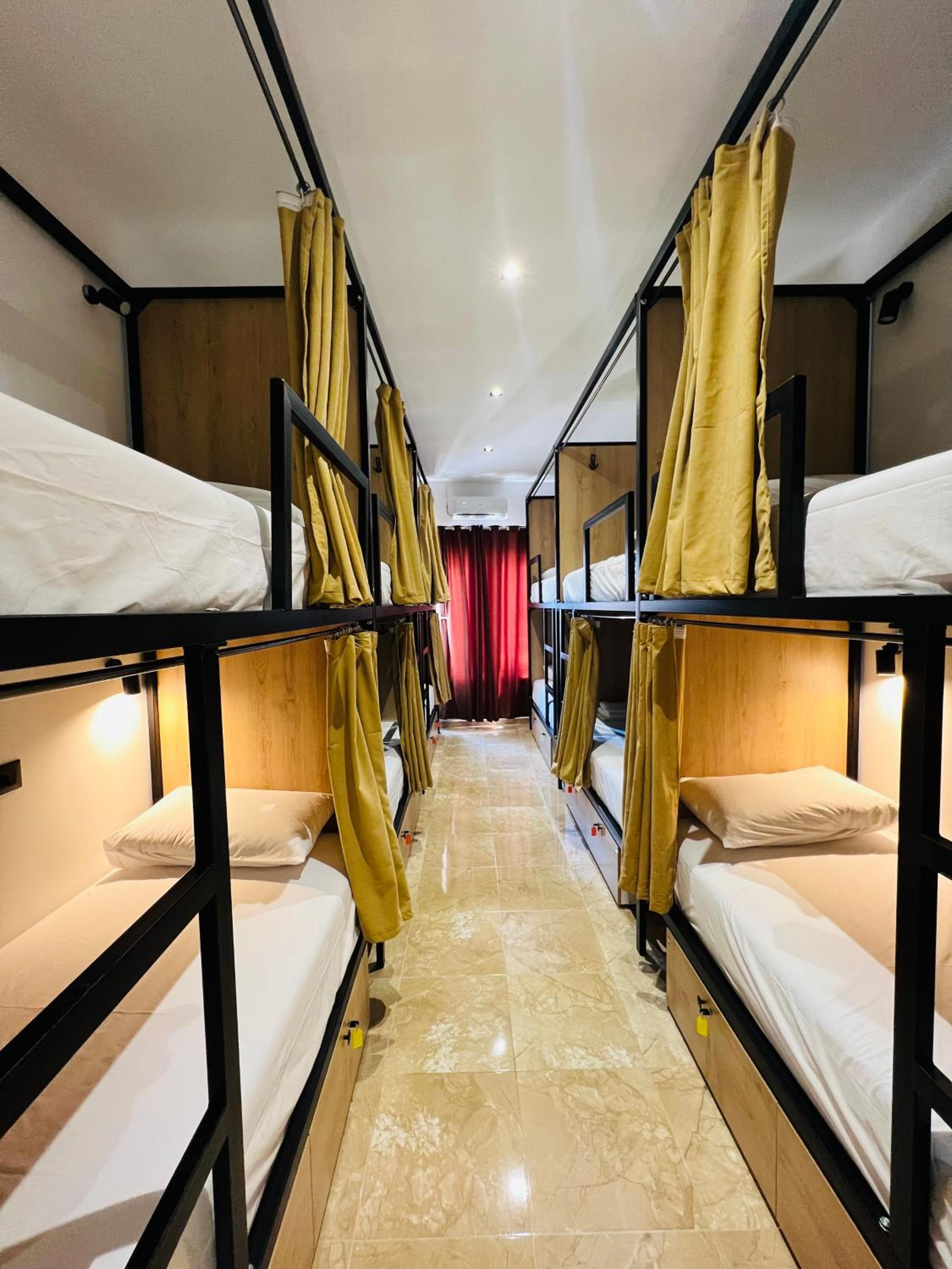 Bed in 10-Bed Mixed Dormitory Room photo 1